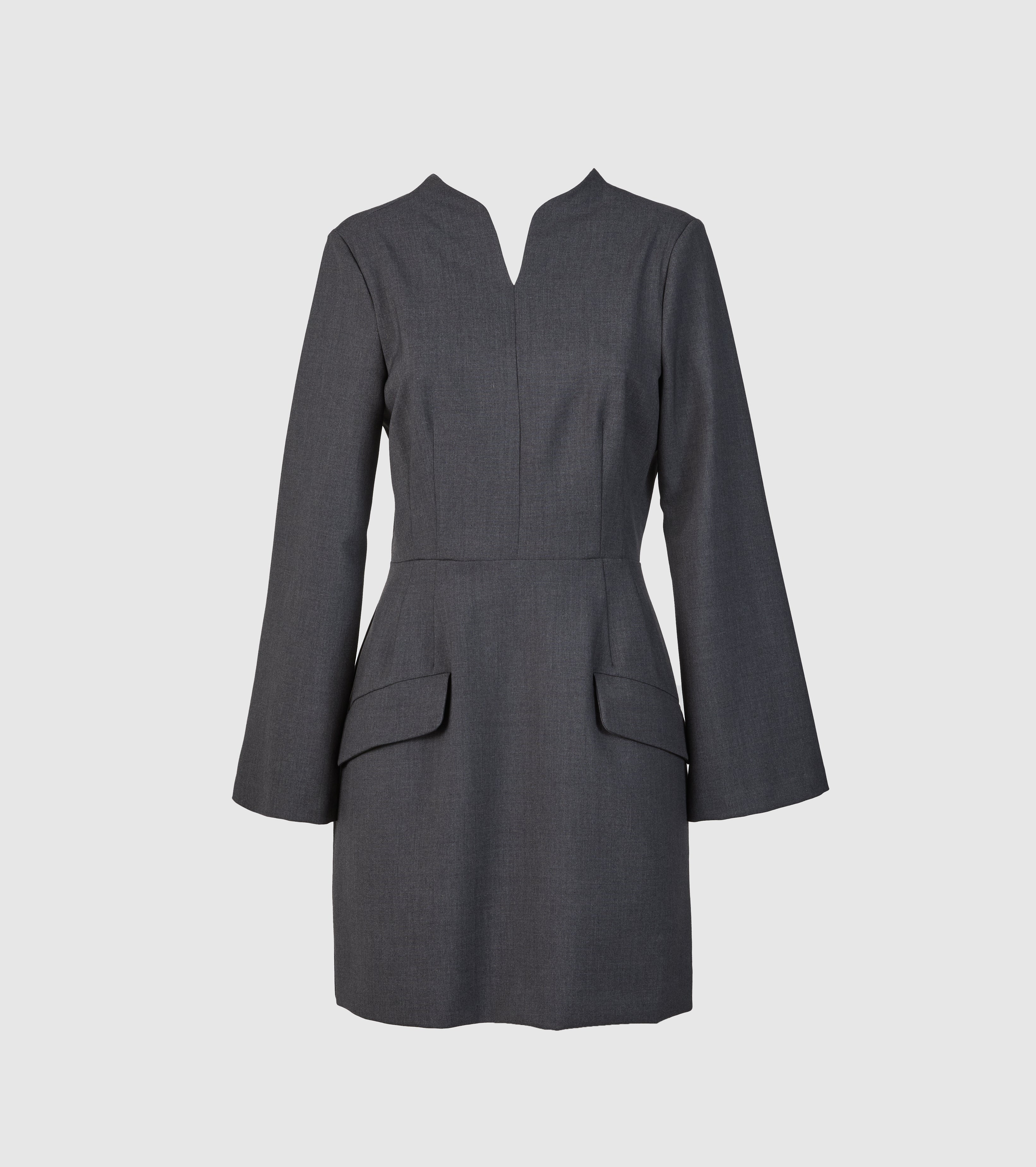 Kort kjole i teknisk stof med V-udskæring