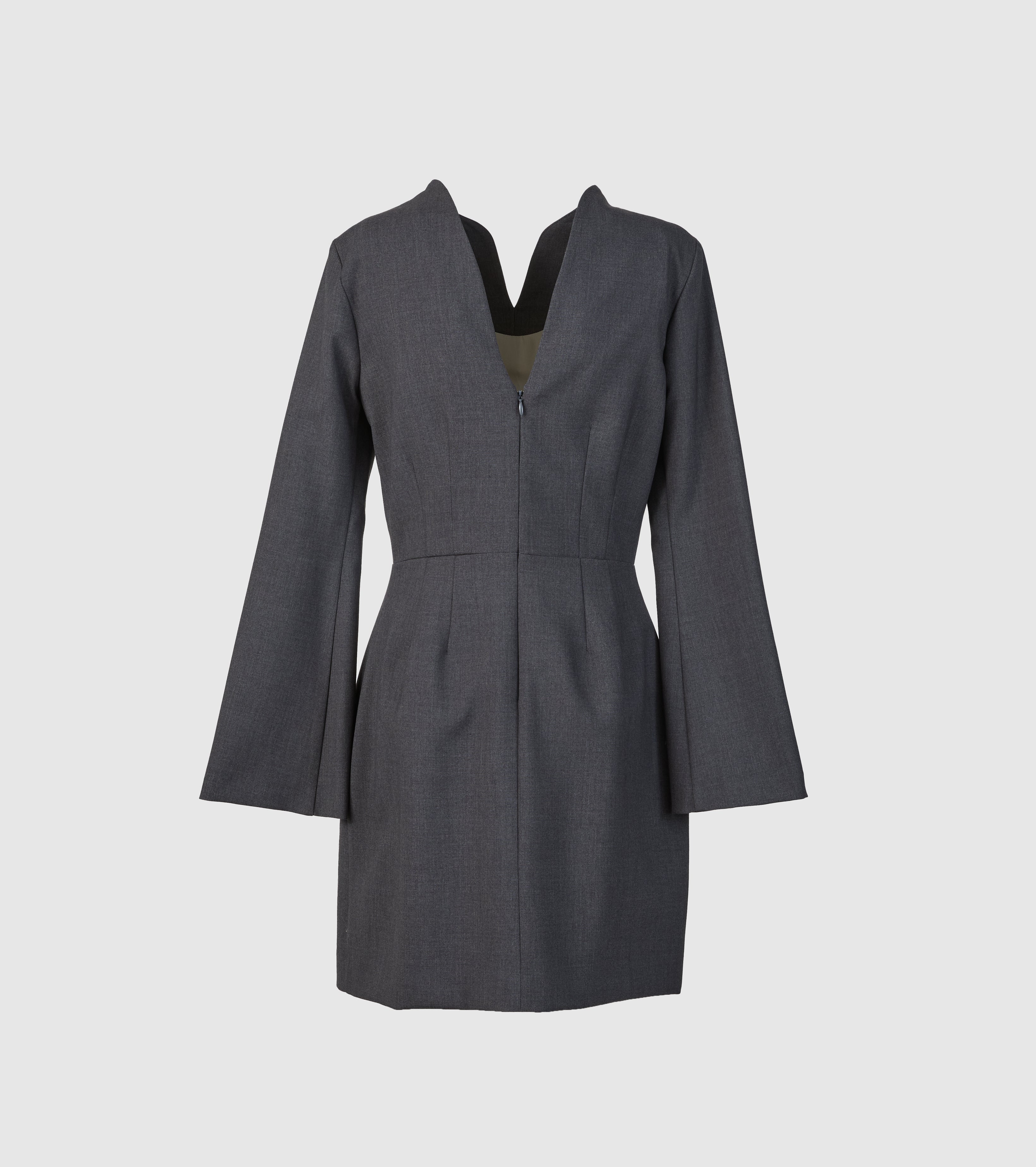 Kort kjole i teknisk stof med V-udskæring