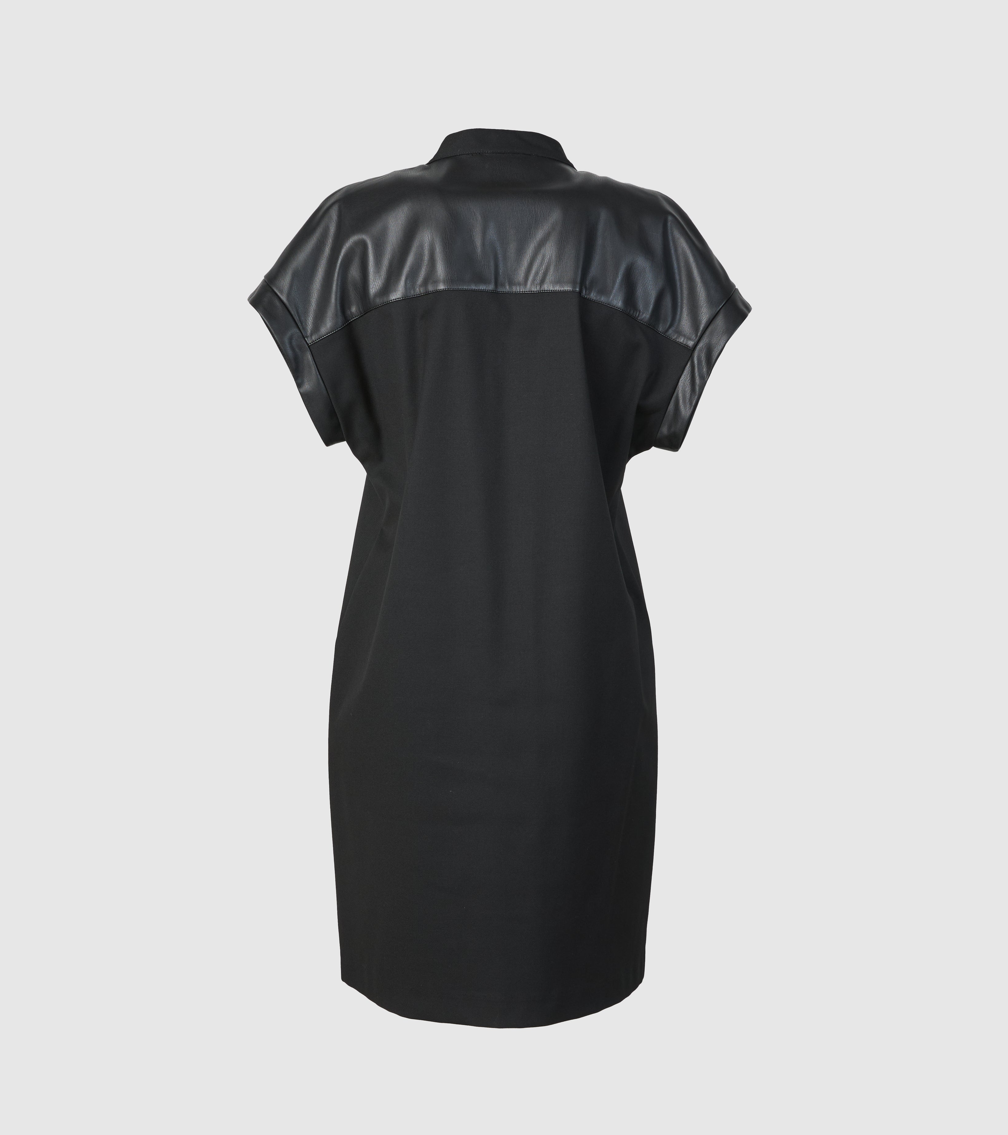 Kort kjole med detaljer i imiteret læder