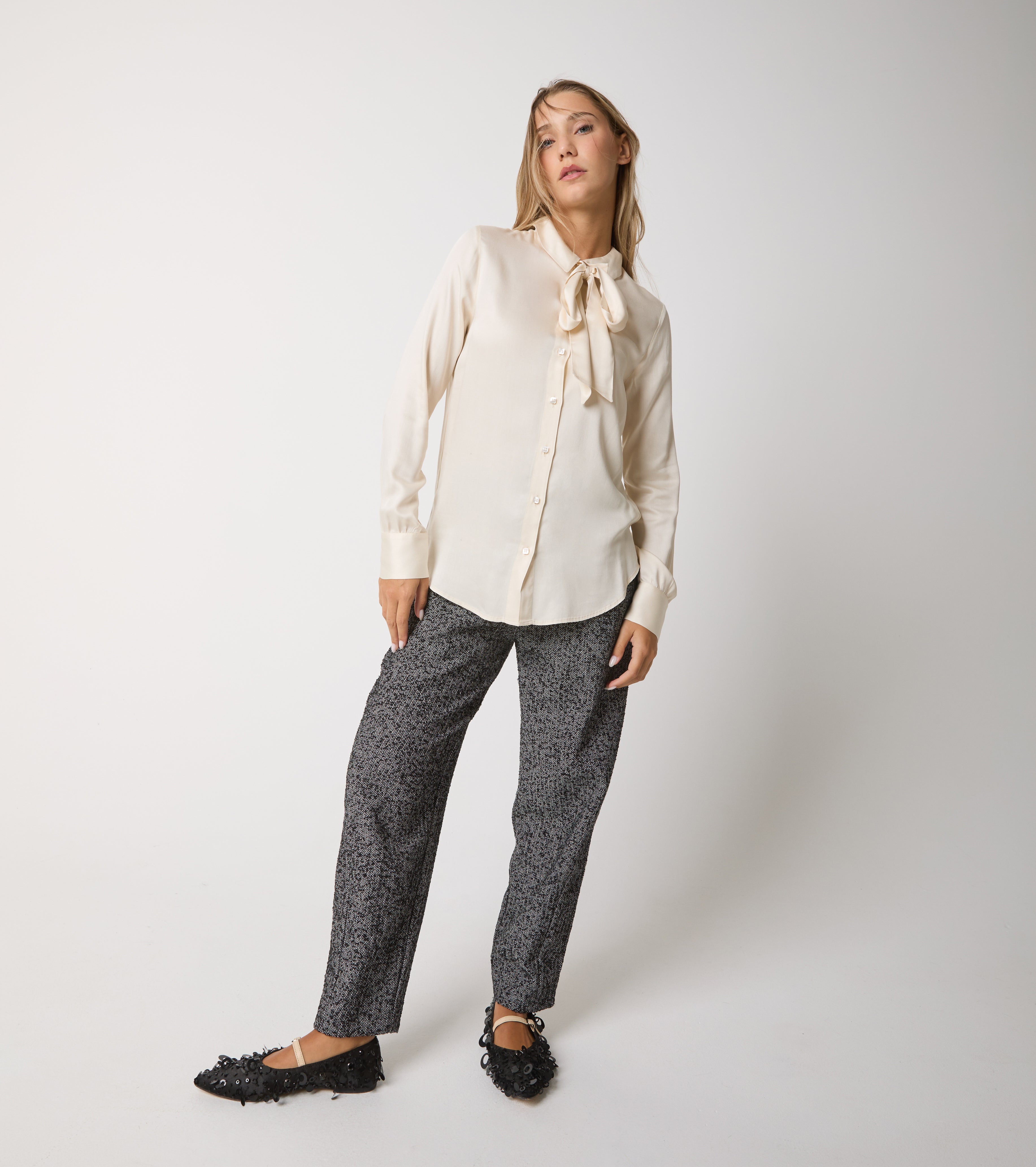 Cropped cotton trousers with pleats