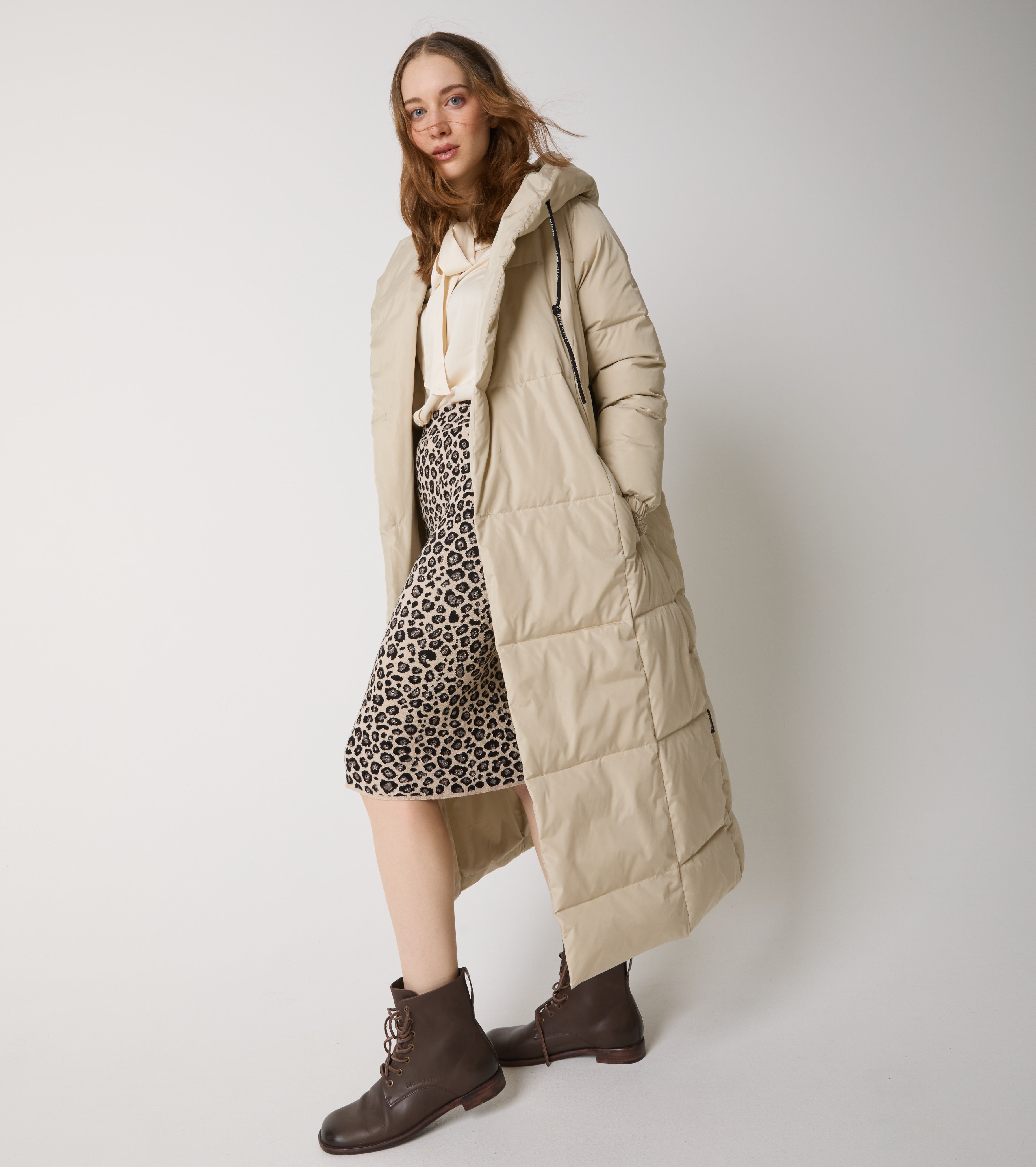 Piumino lungo in nylon con cappuccio