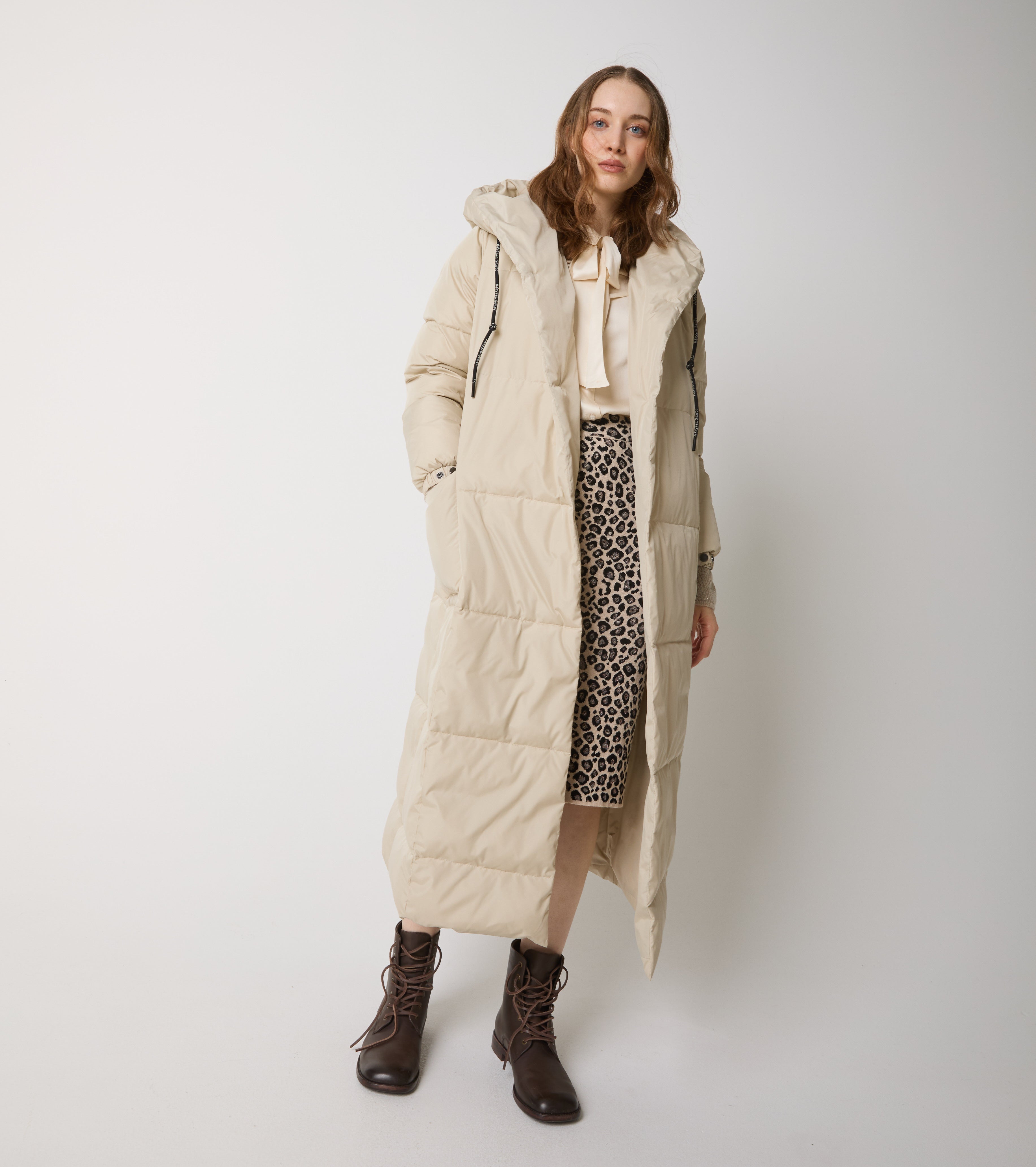 Piumino lungo in nylon con cappuccio