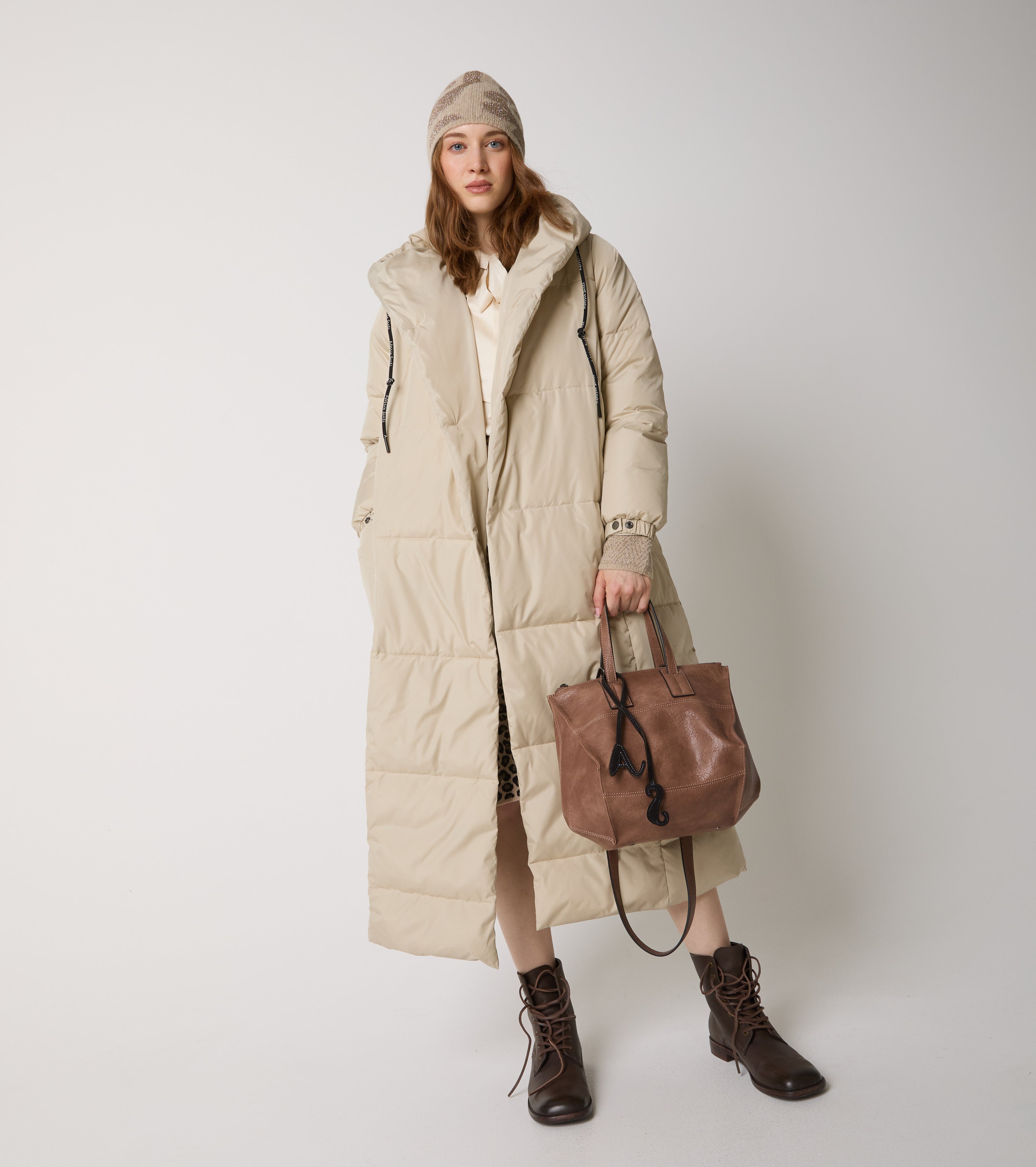 Piumino lungo in nylon con cappuccio