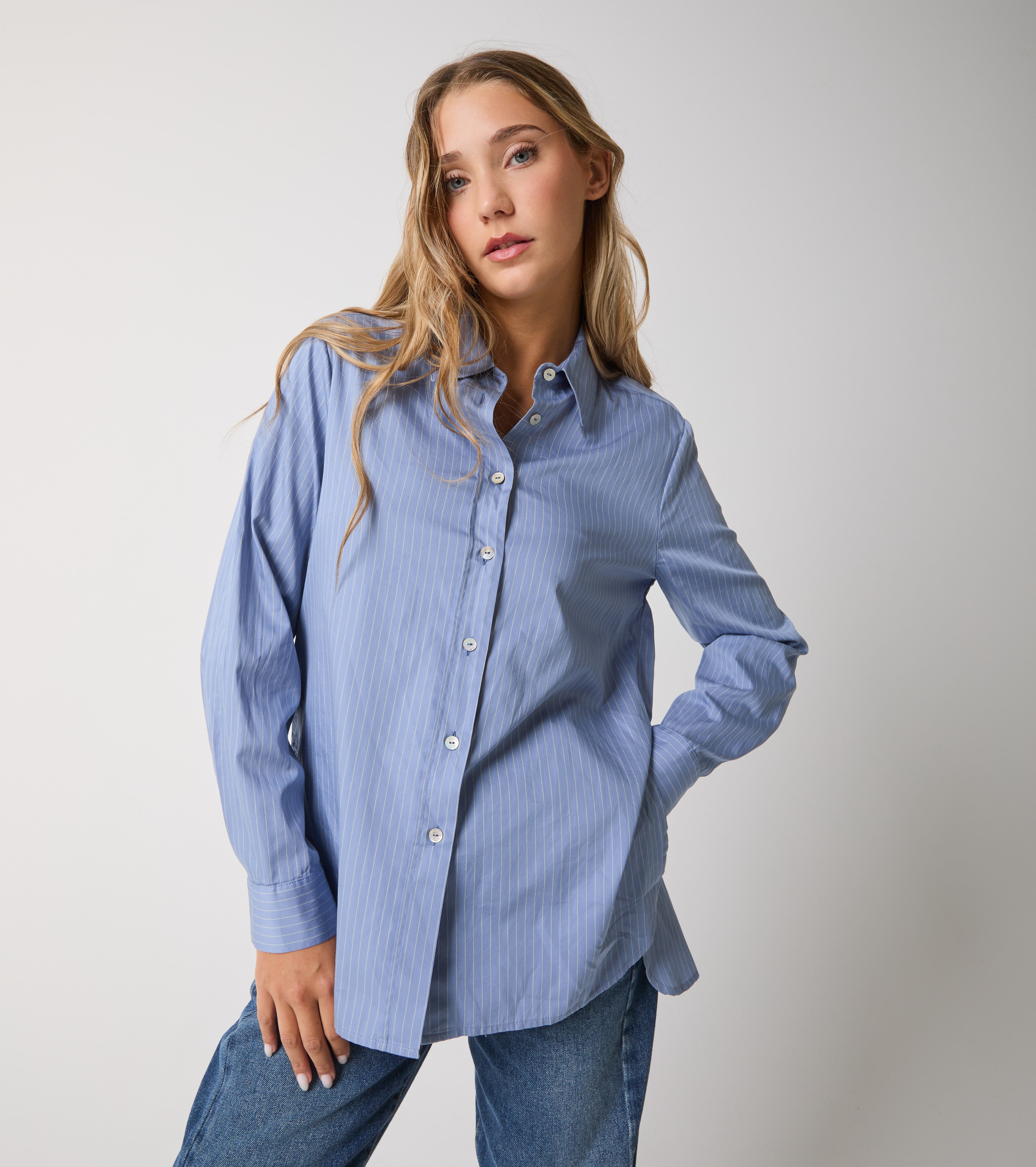 Stribet bomuldsskjorte med lange ærmer