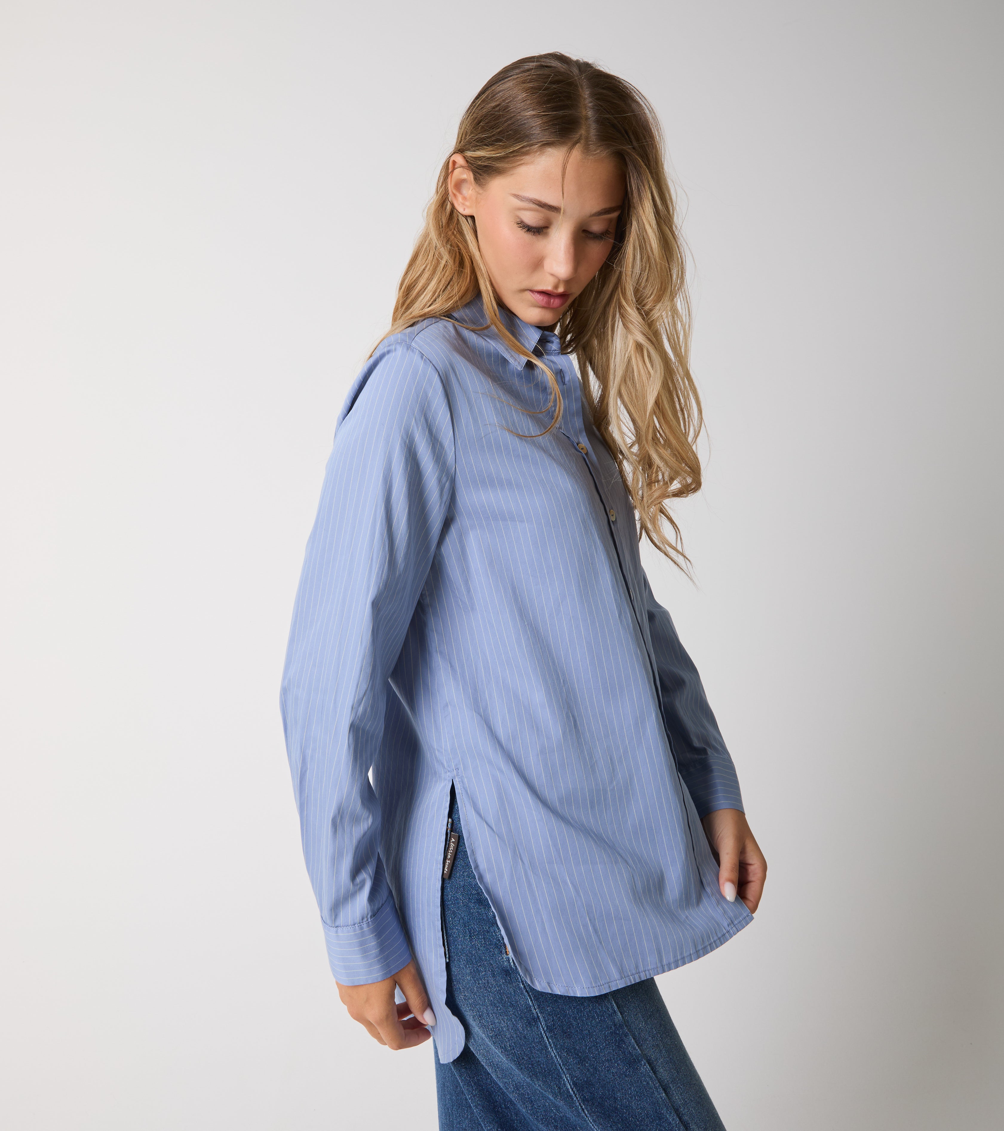 Camicia in cotone a righe con maniche lunghe