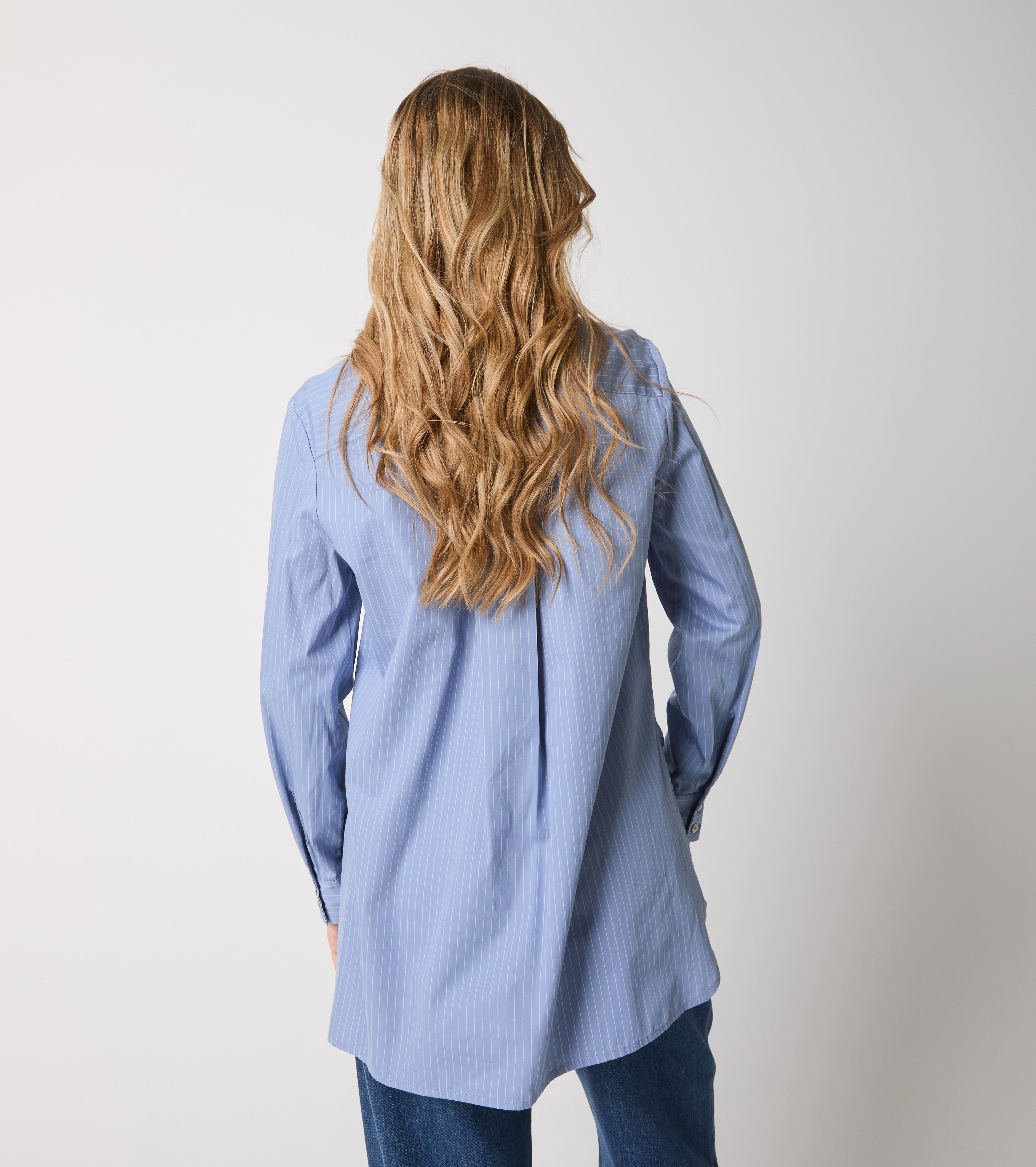 Camicia in cotone a righe con maniche lunghe