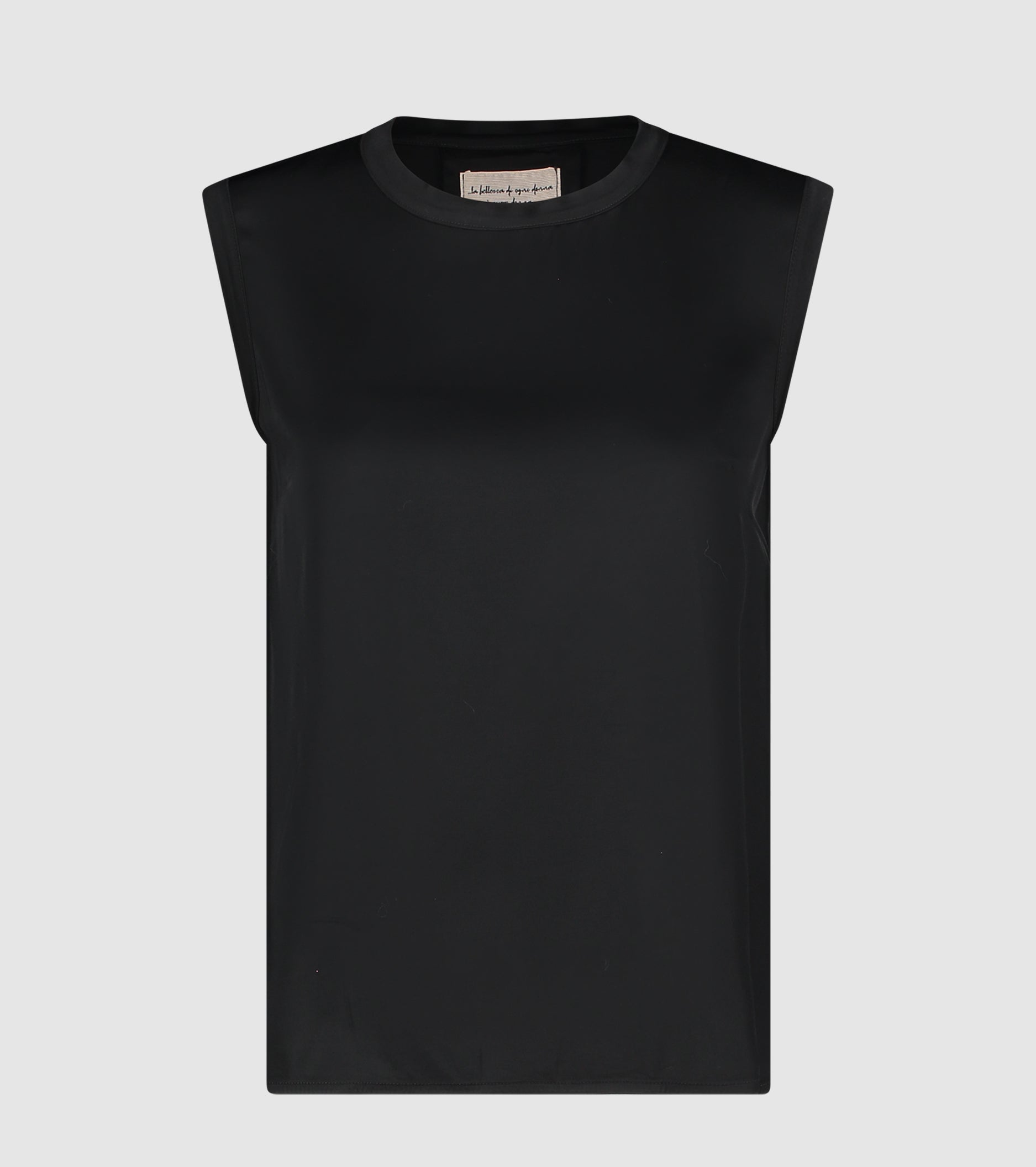 Сатенена блуза с обло деколте