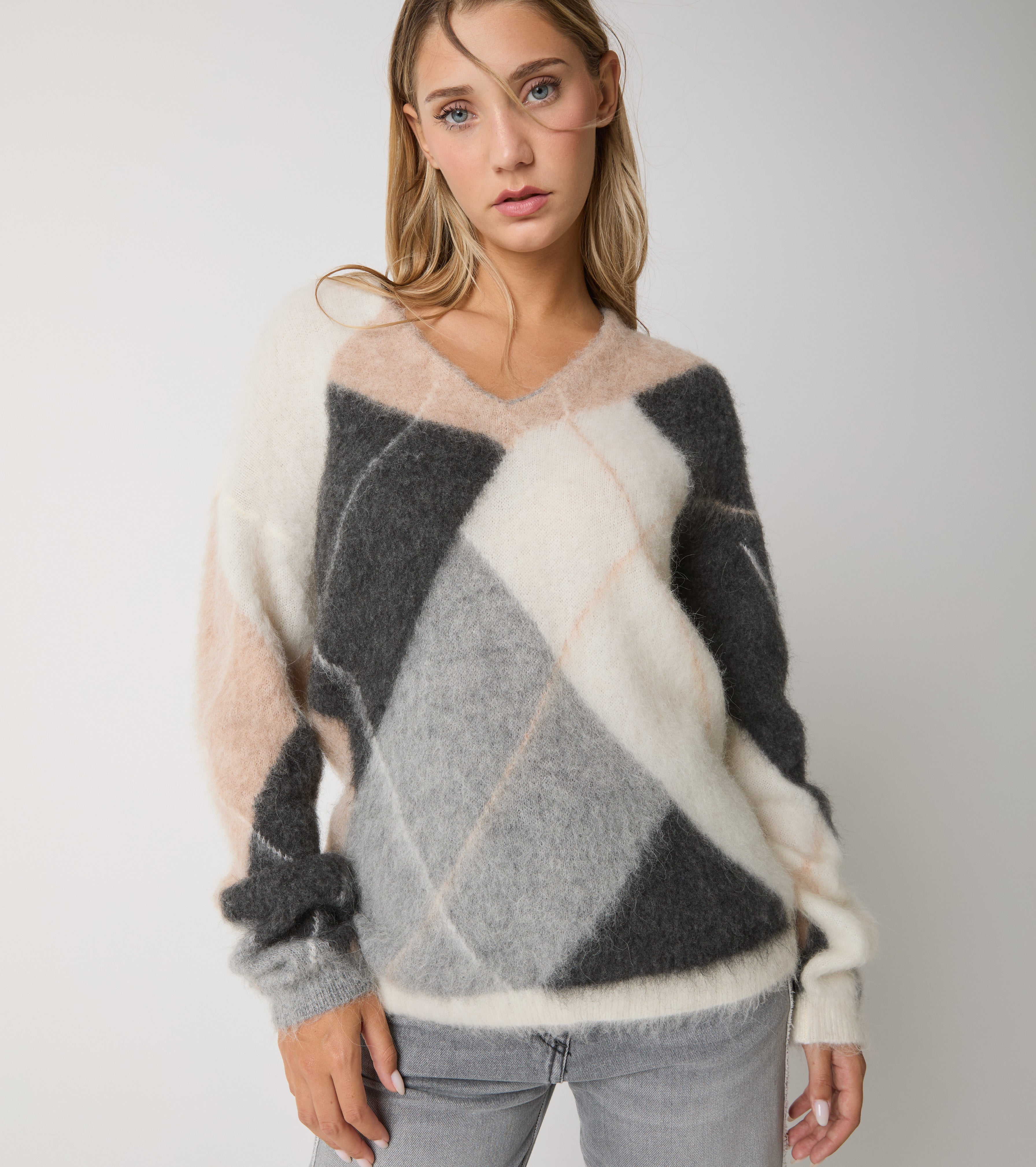 Suéter de lana y alpaca con cuello en V