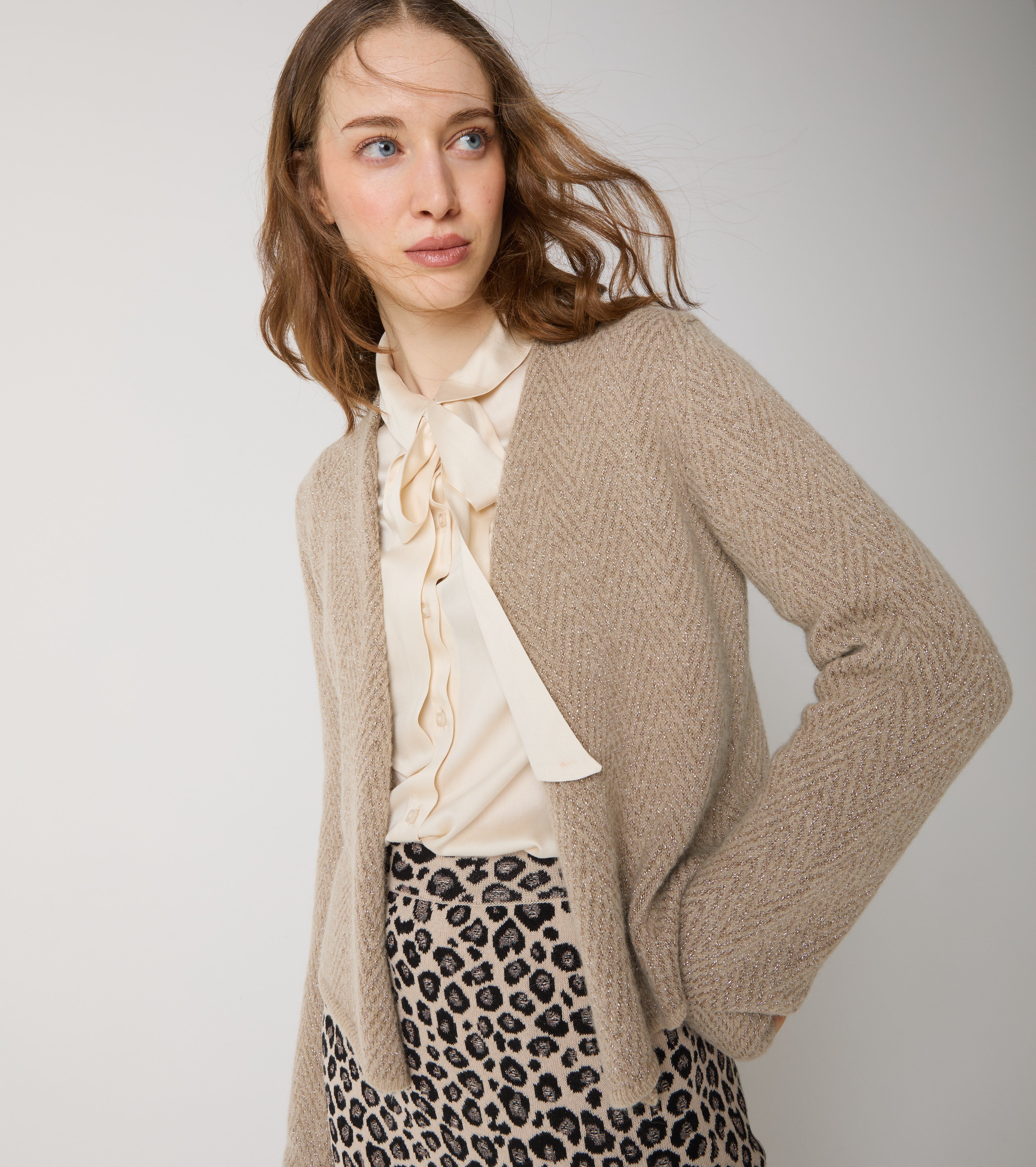 Kort cardigan i alpaka og chevron-uld