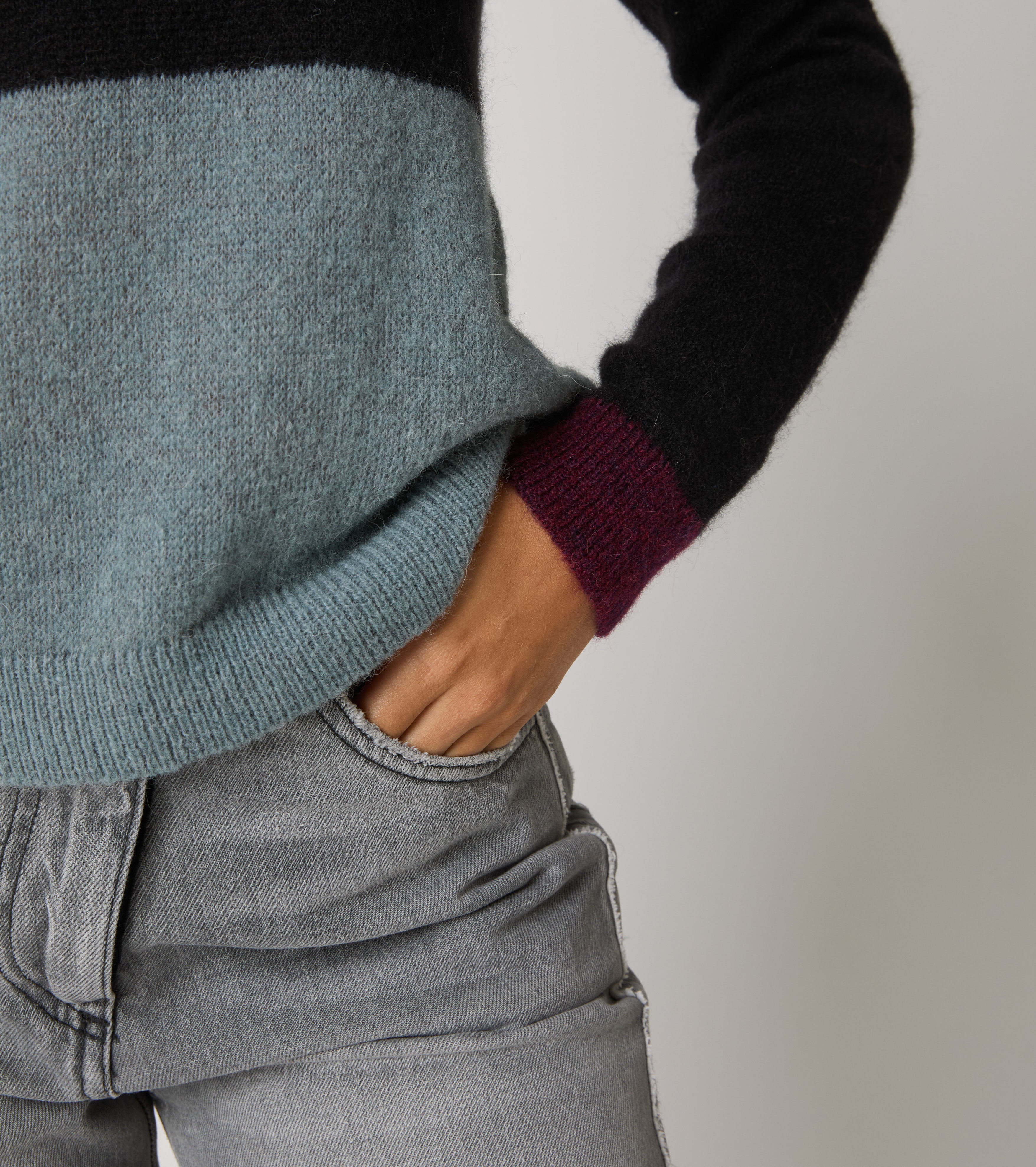 Cuello alto de alpaca y lana con bloques de color