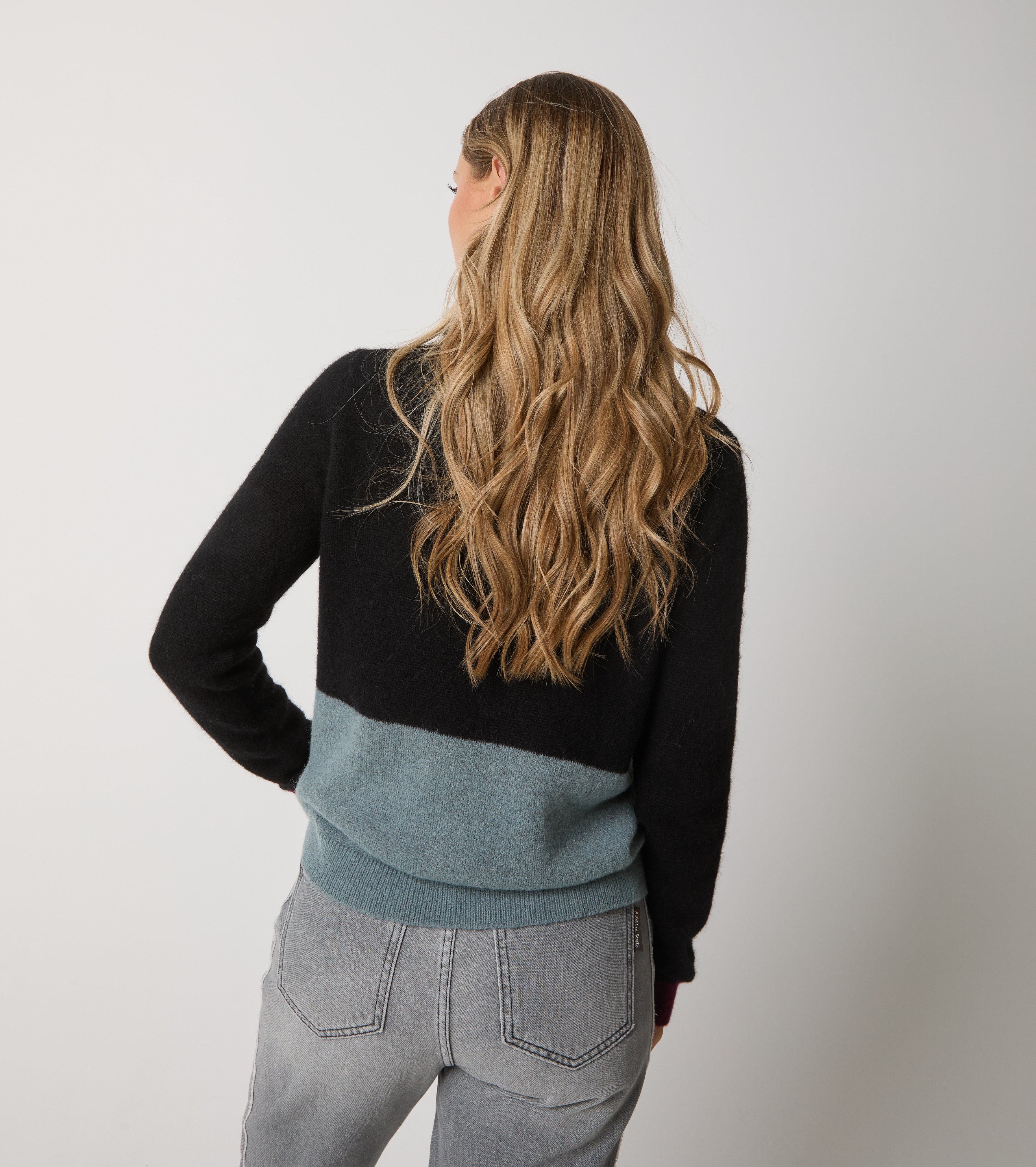 Cuello alto de alpaca y lana con bloques de color