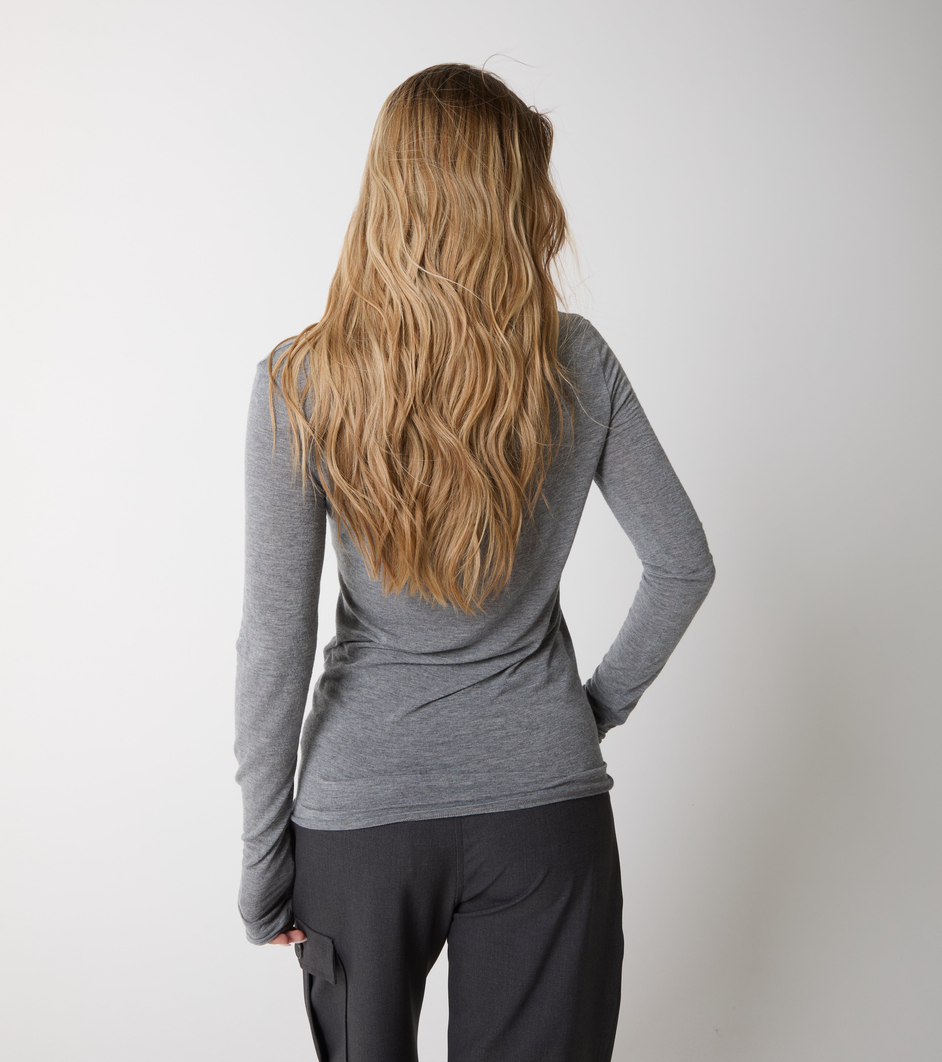 Camiseta de cachemira con cuello en V