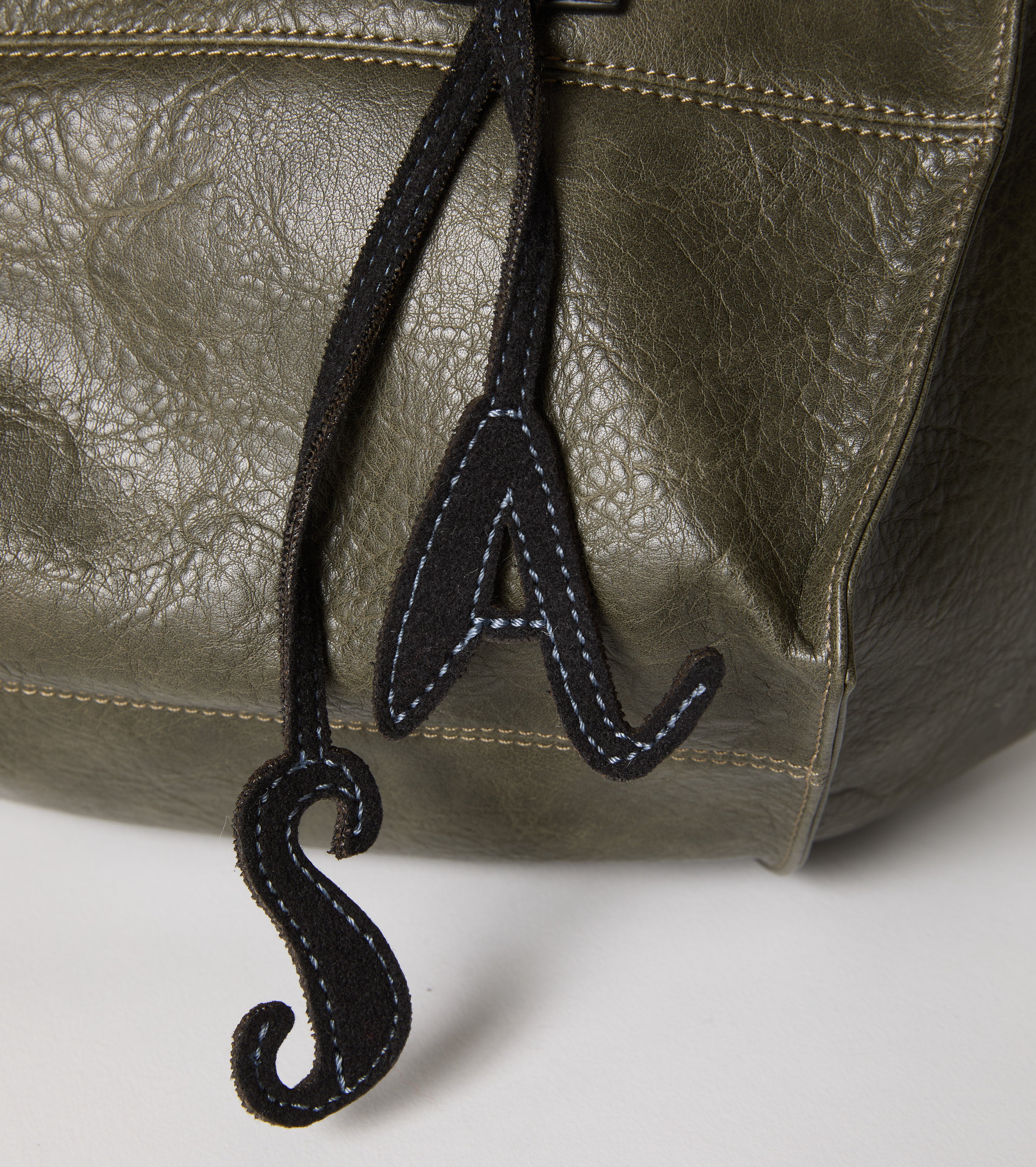 Shopping bag with charm