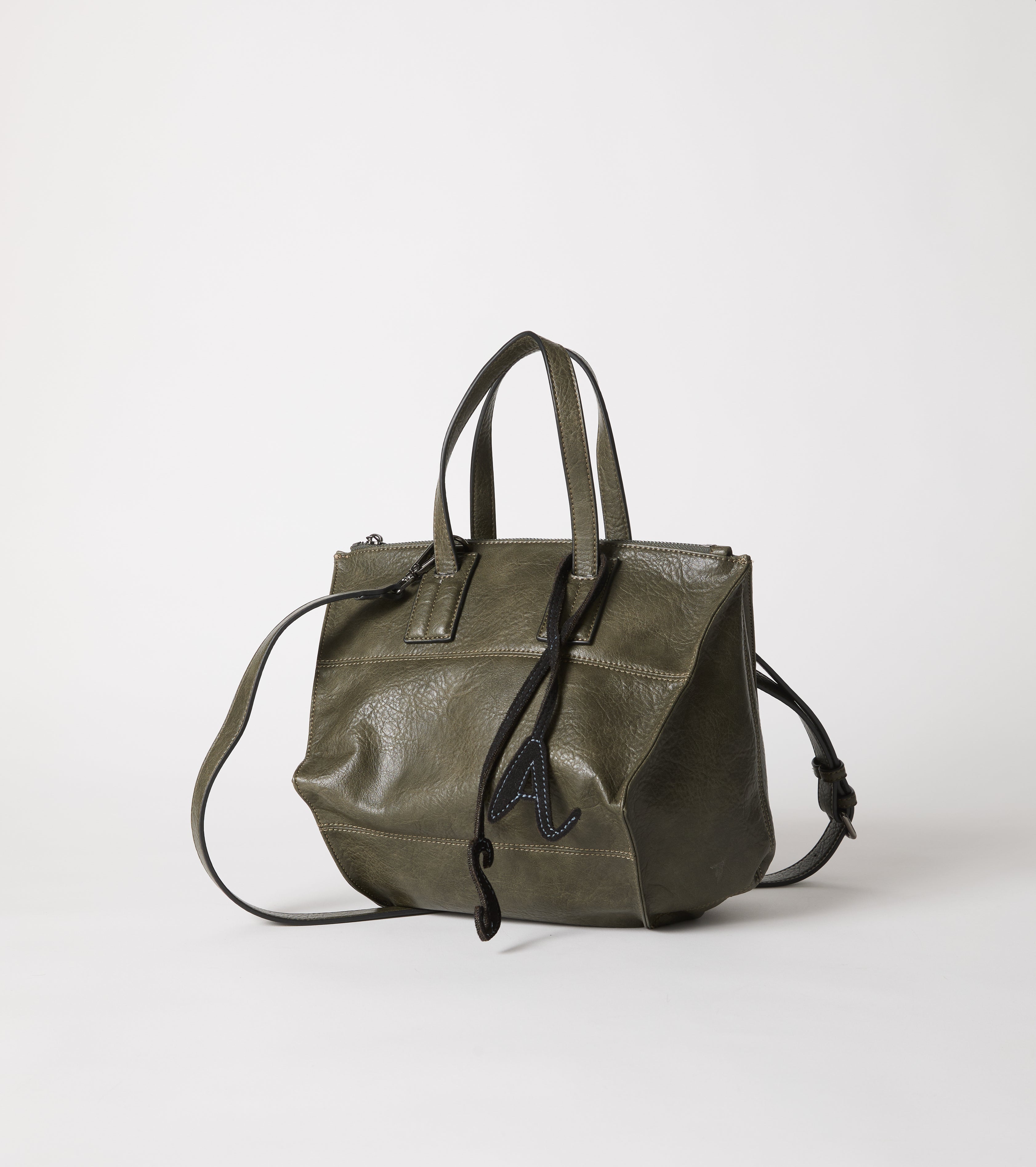 Shopping bag with charm