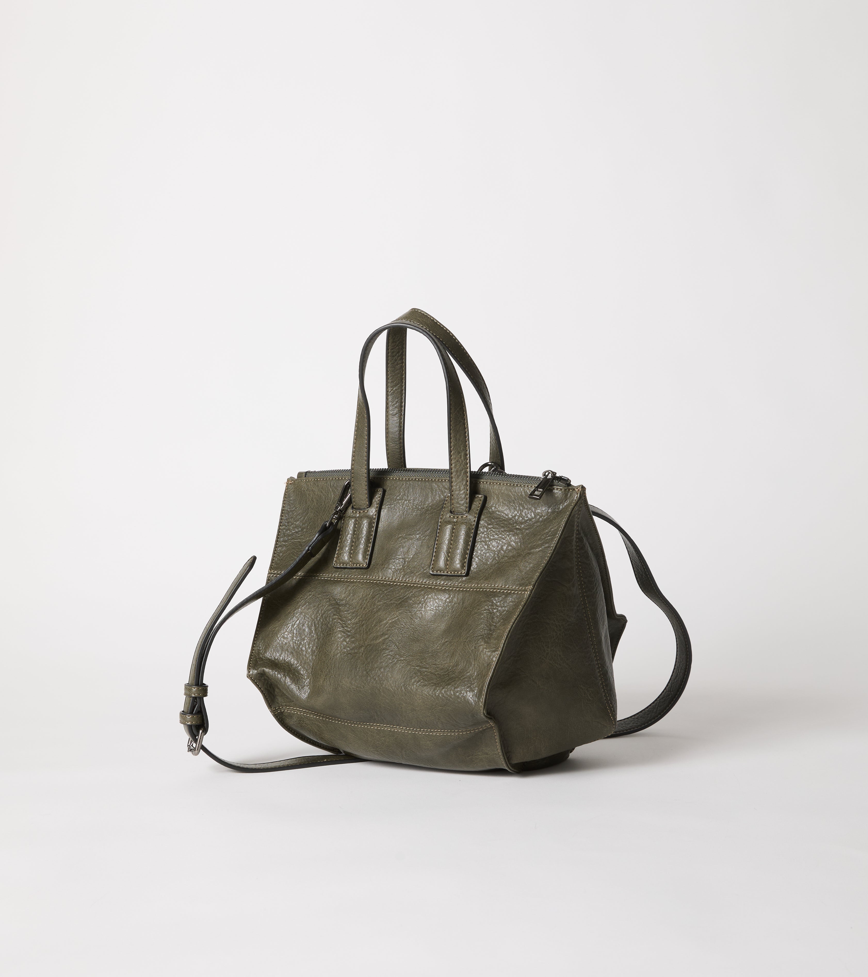 Shopping bag with charm