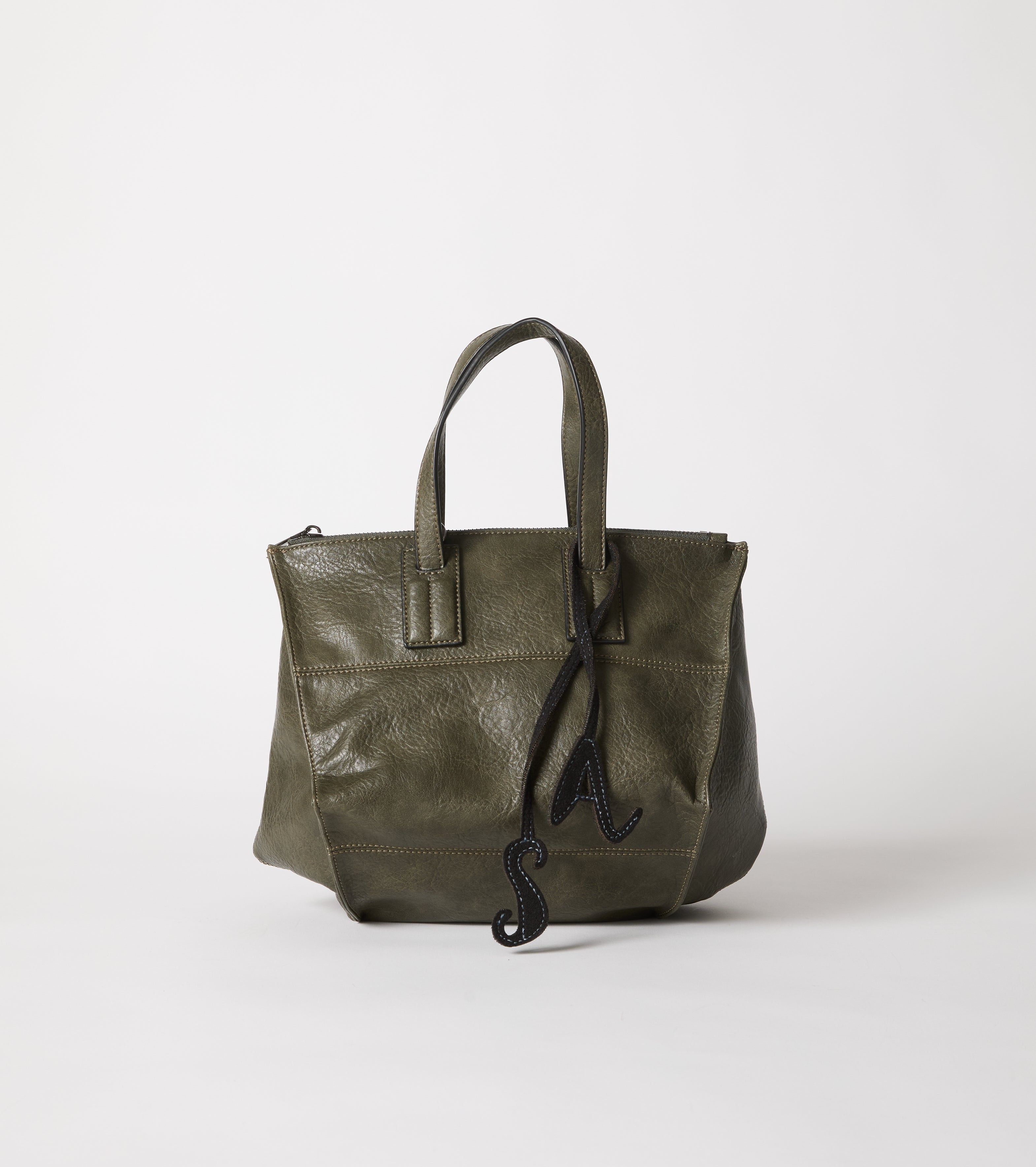 Shopping bag with charm