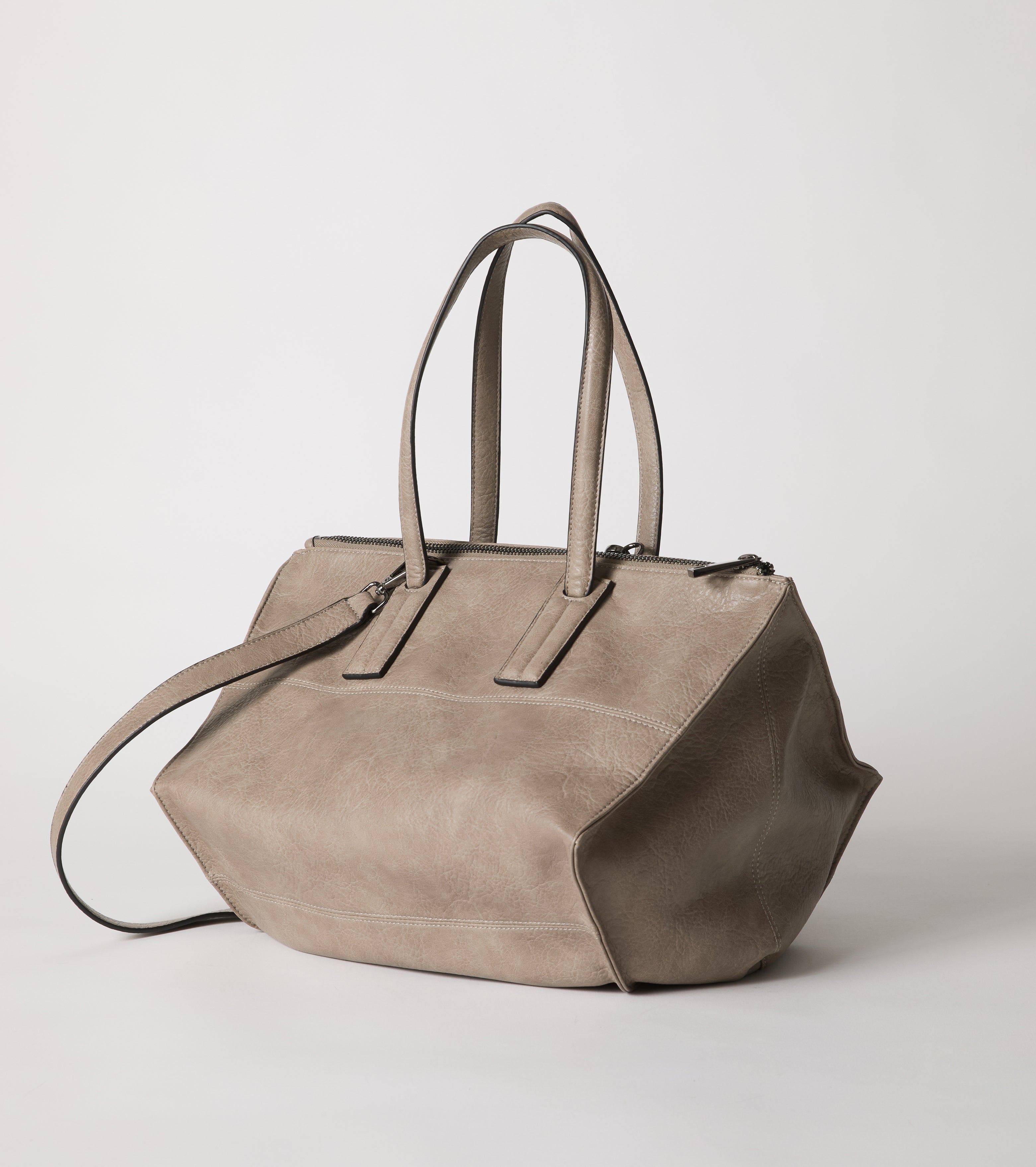 Shopping bag with shoulder strap