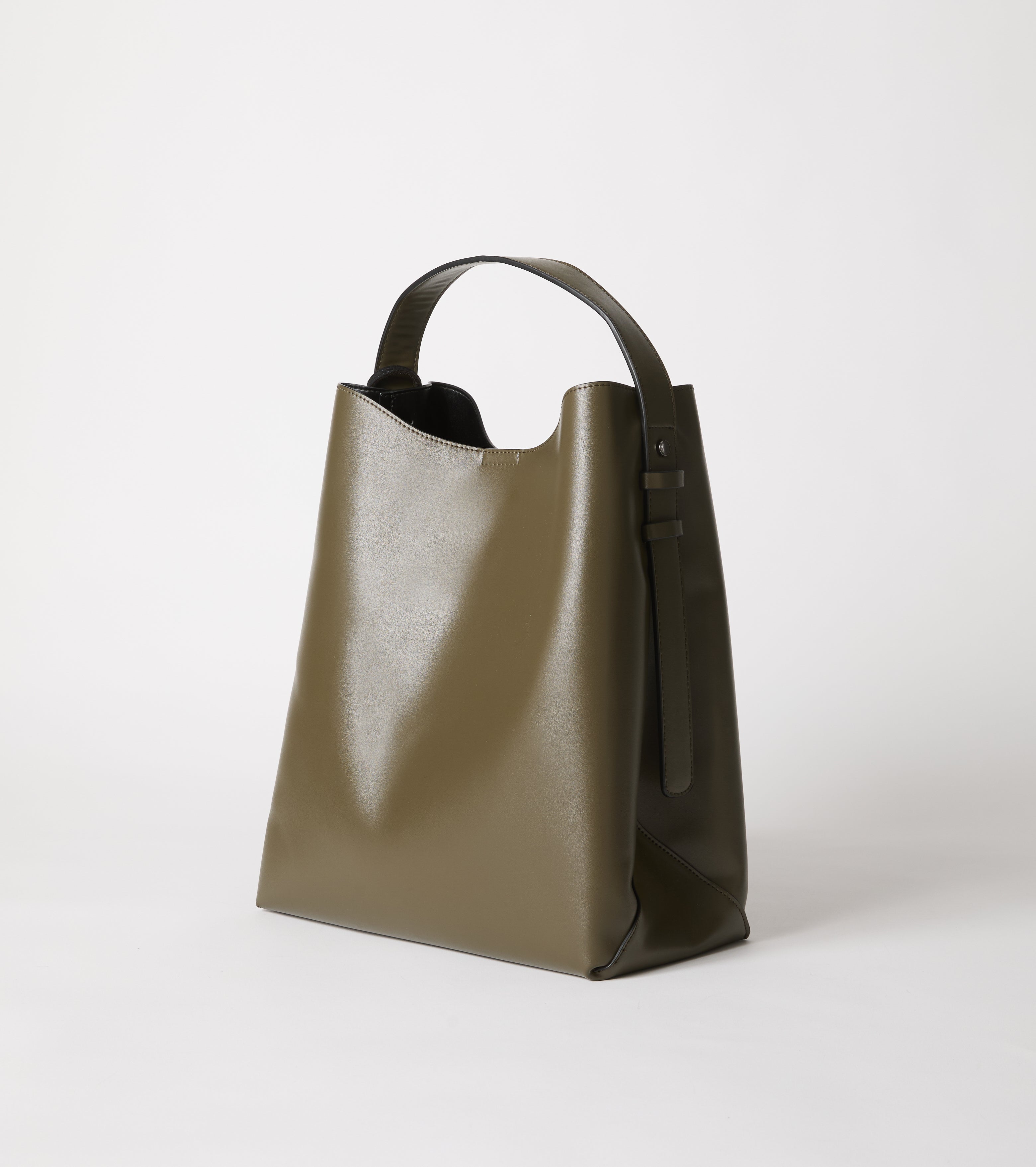 Bucket bag with charm