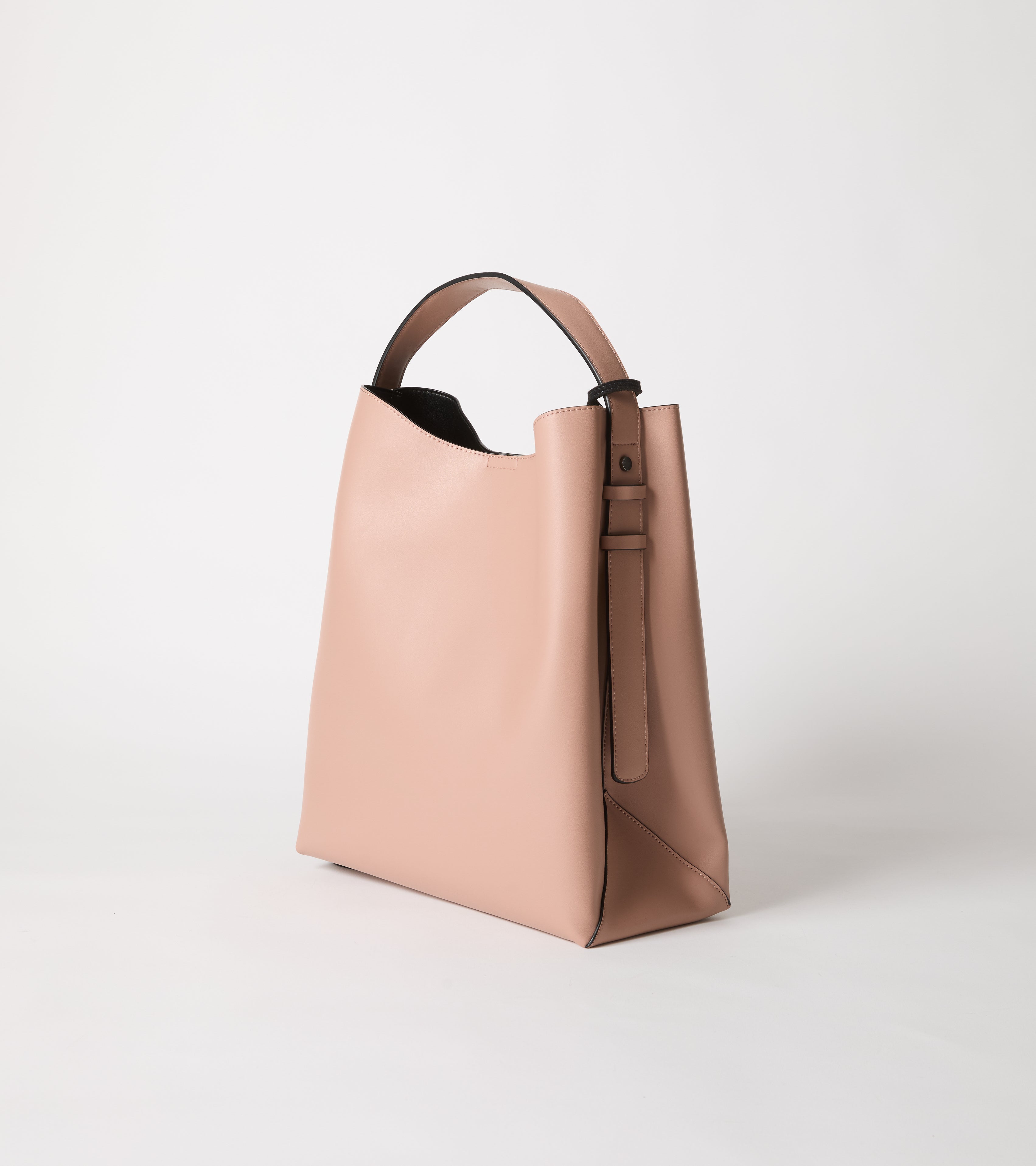 Bucket bag with charm