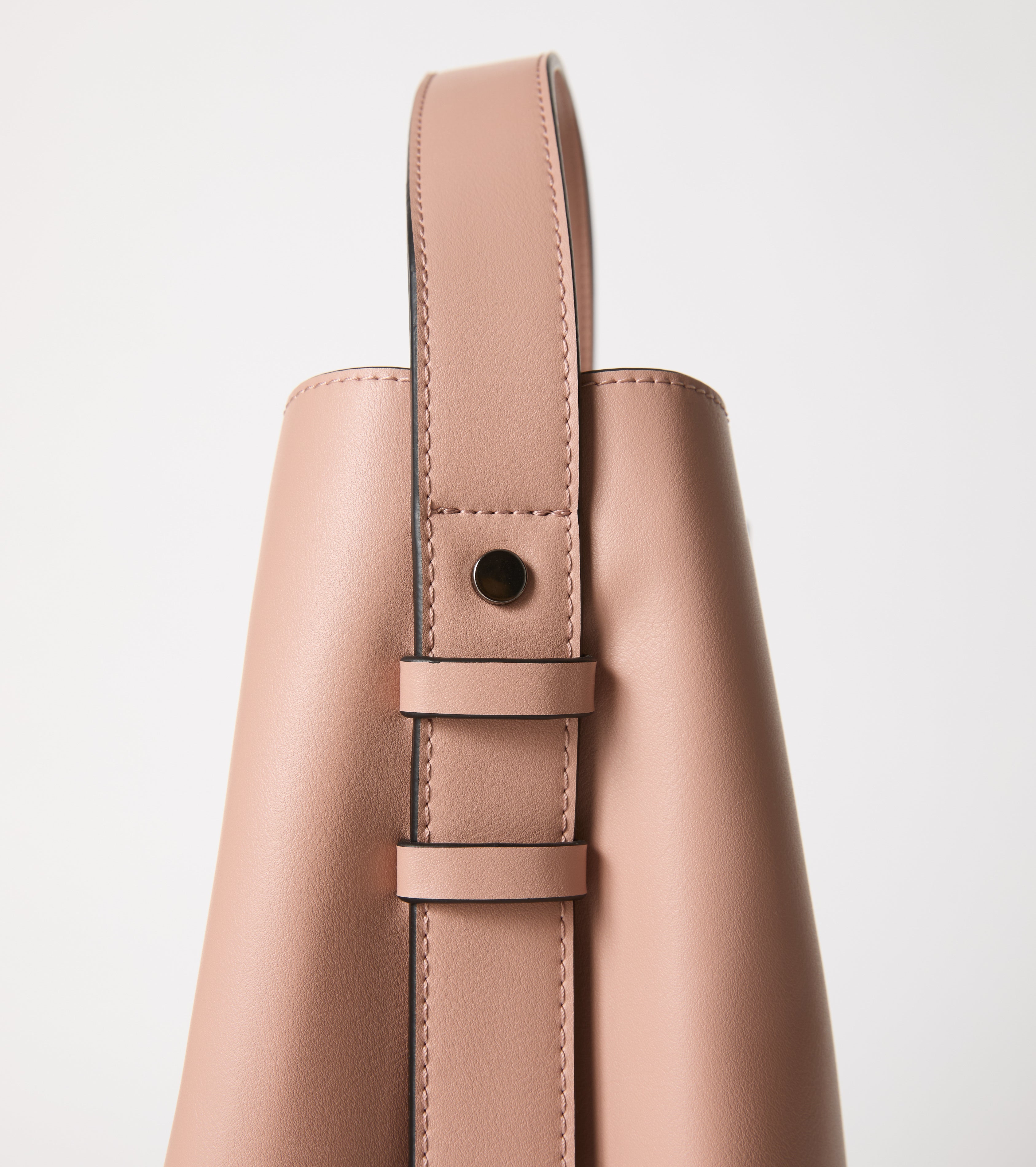 Bucket bag with charm