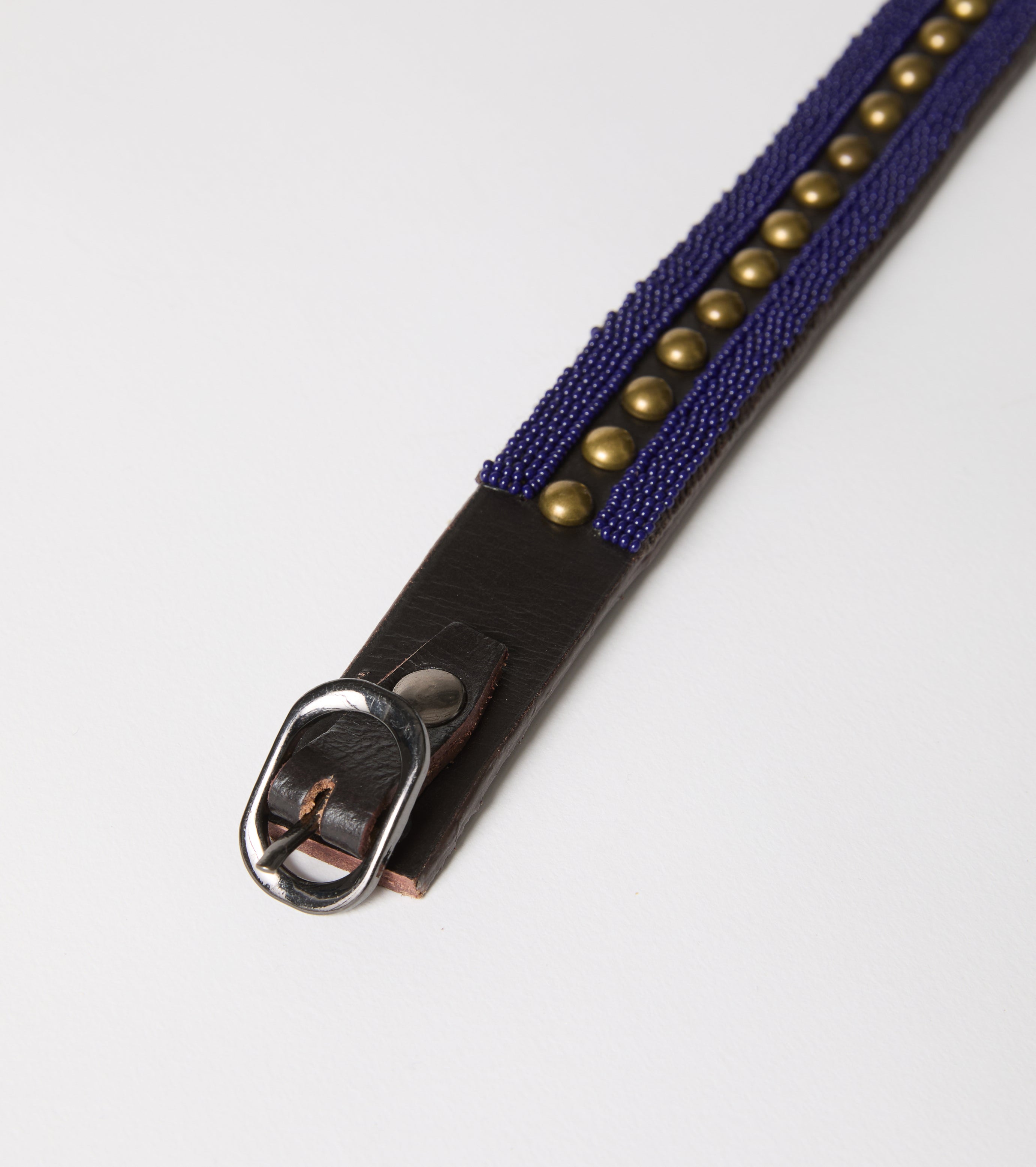 Cintura in pelle con borchie