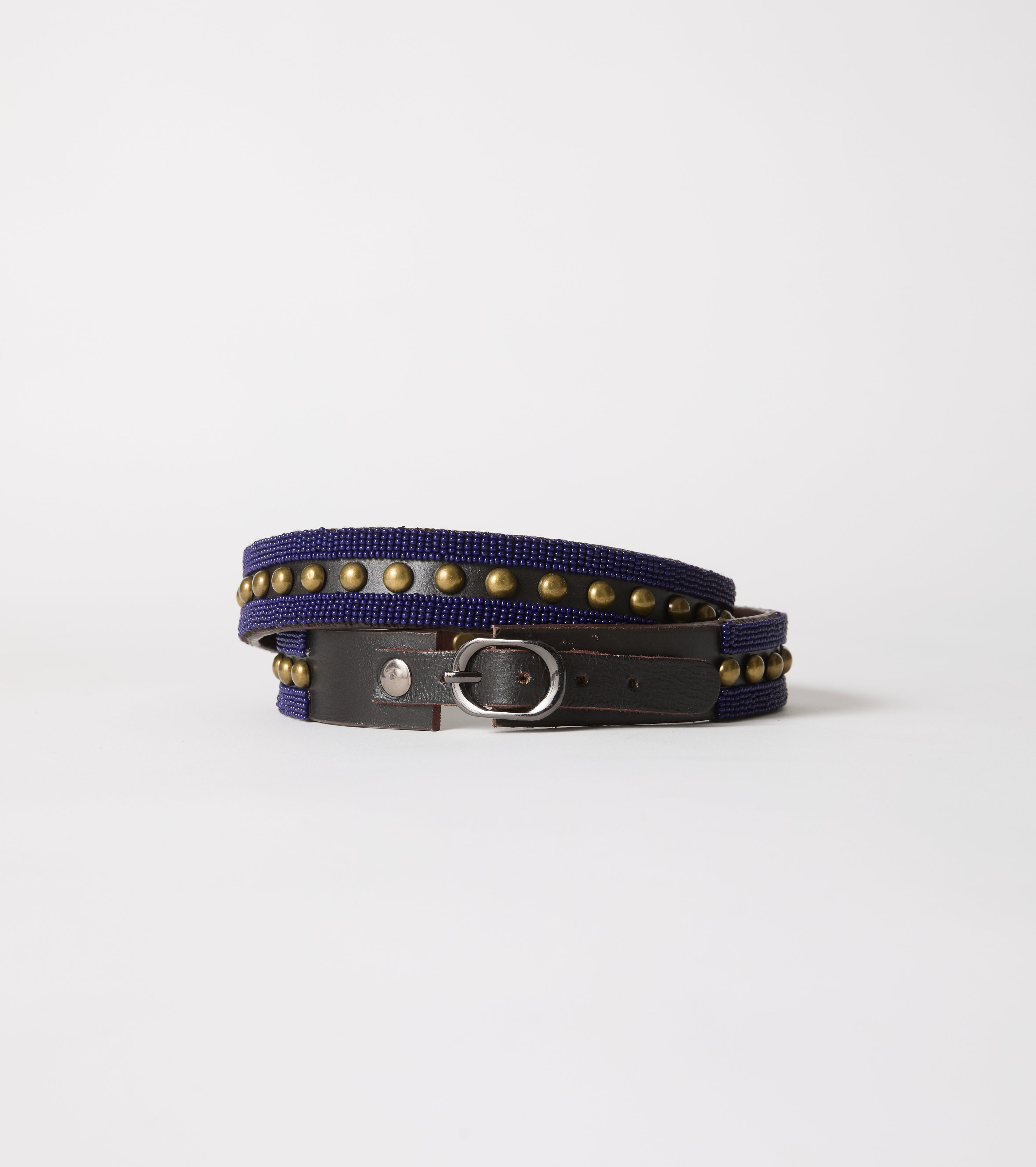 Bælte i læder med nitter
