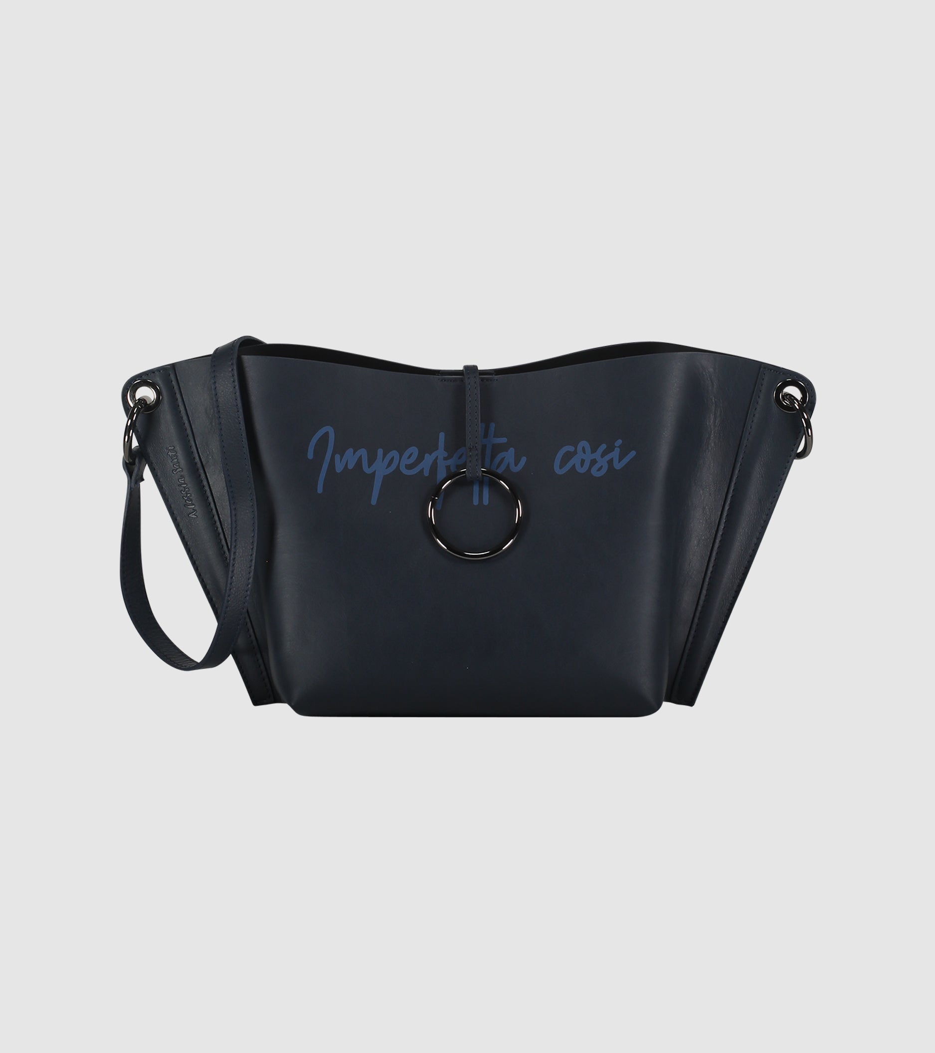Bolso de hombro de piel con letras