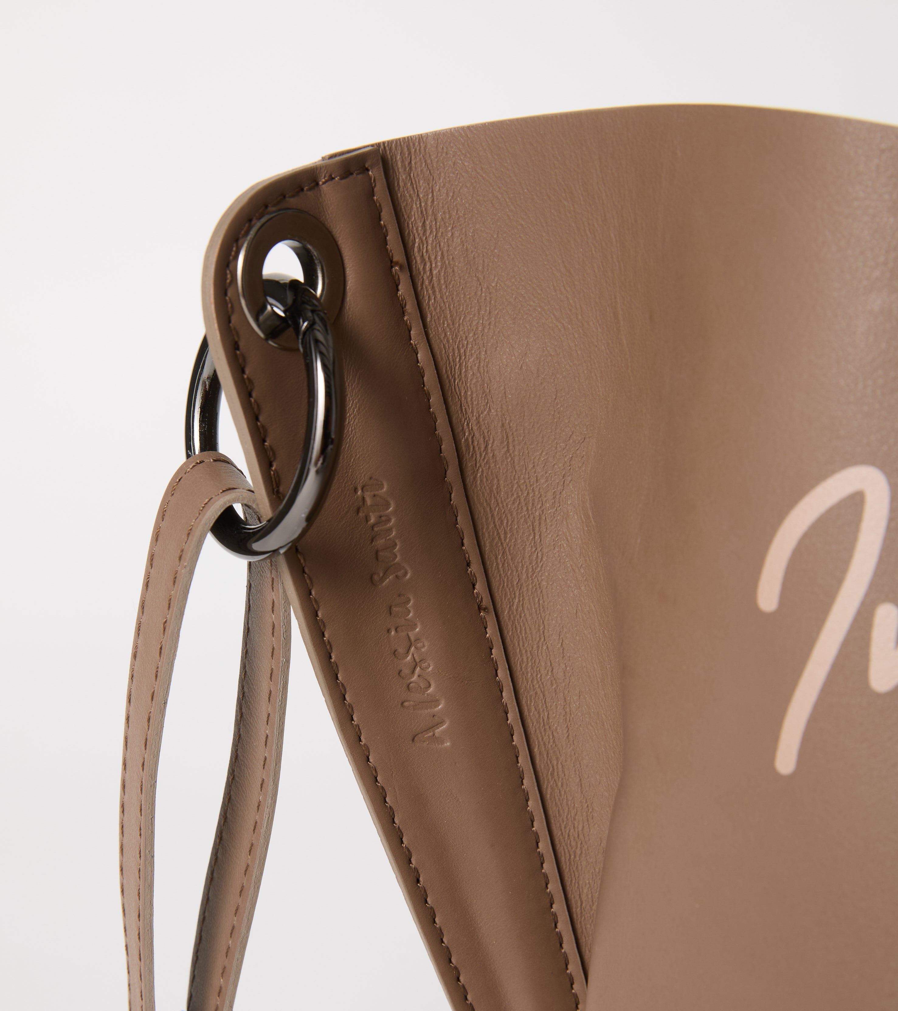 Кожена чанта за рамо с надпис