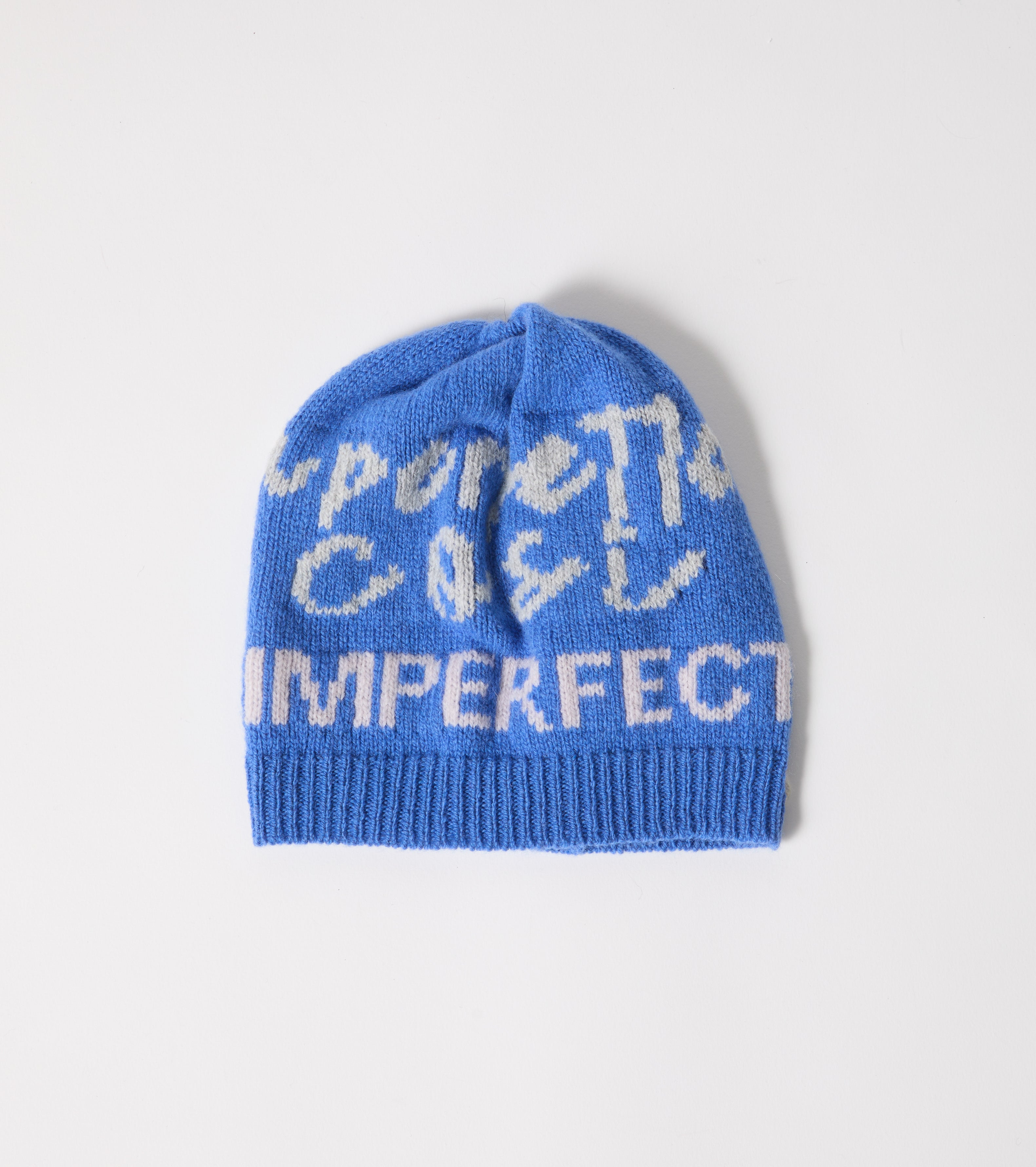 Uldhue med bogstaver