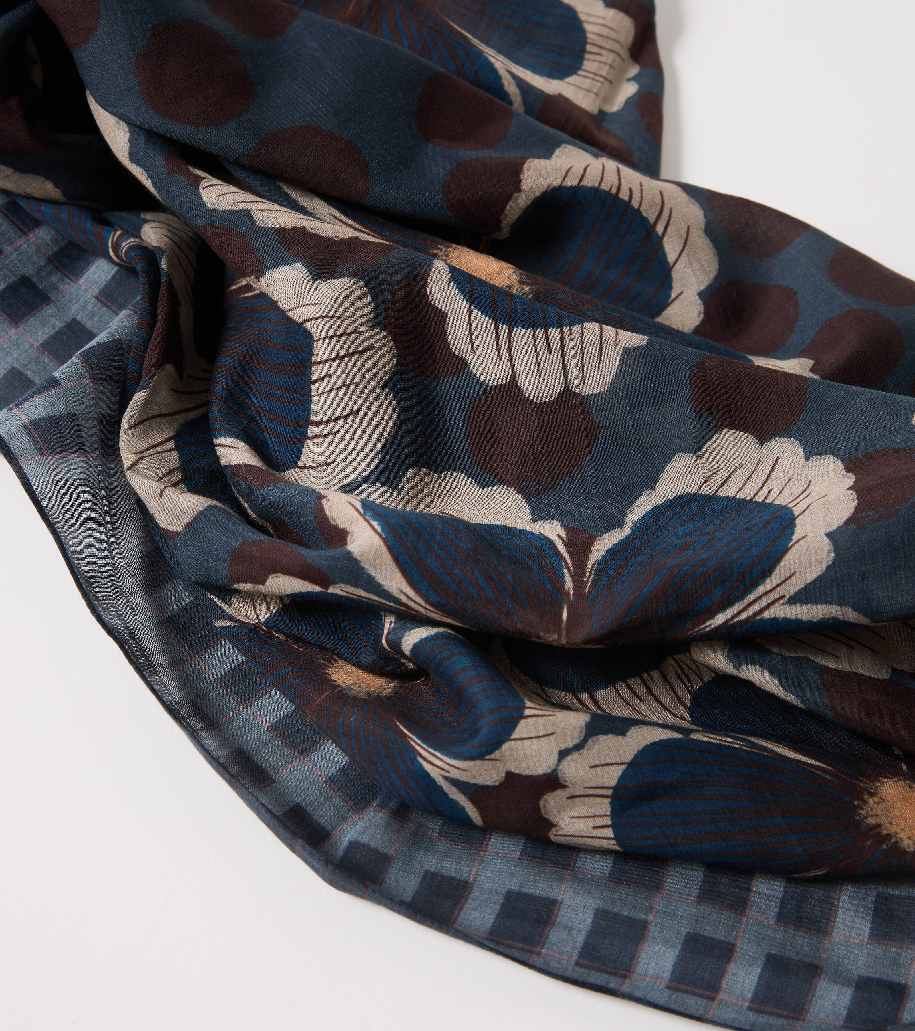 Tørklæde i bomuld og silke med blomsterprint
