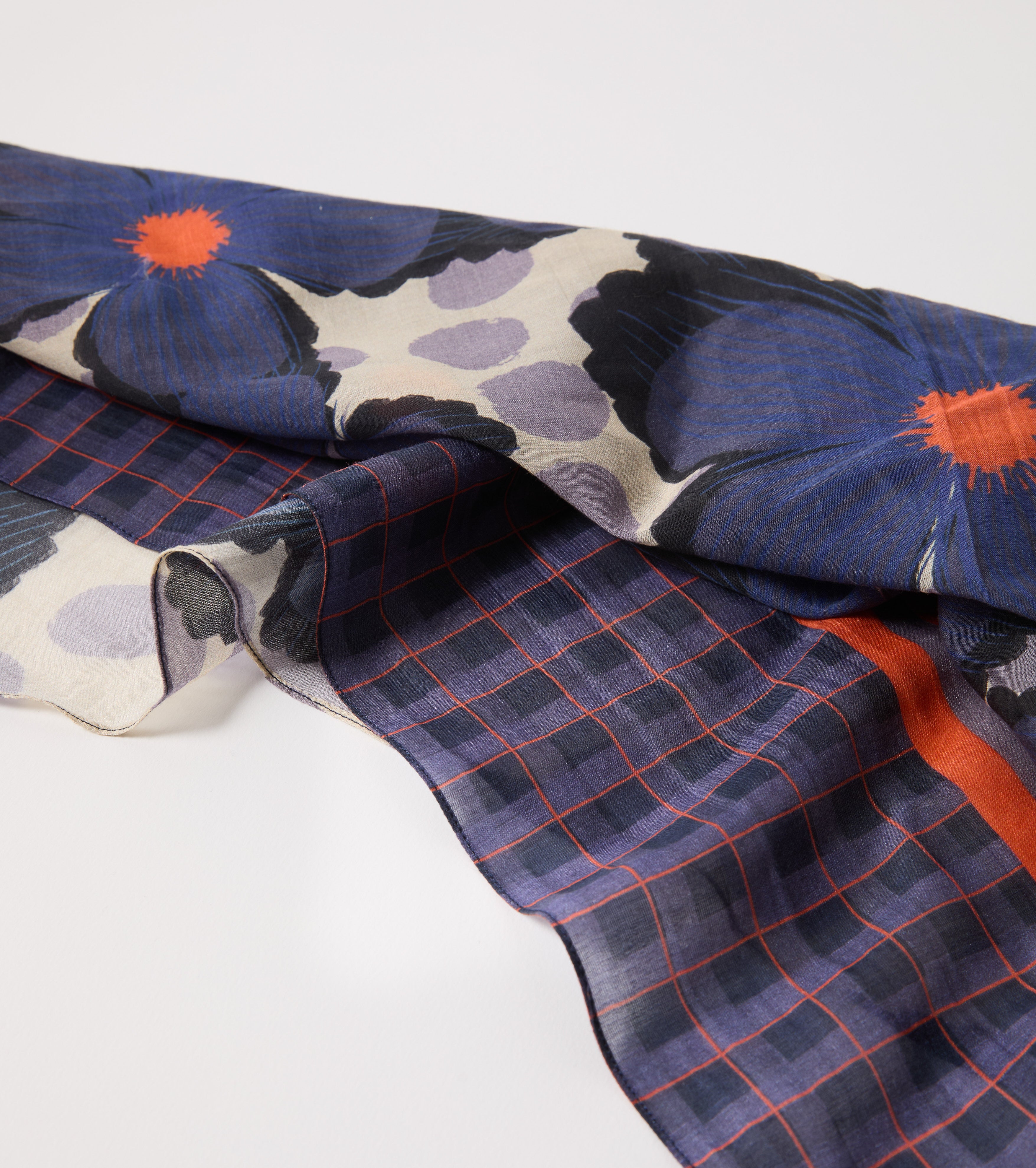 Tørklæde i bomuld og silke med blomsterprint