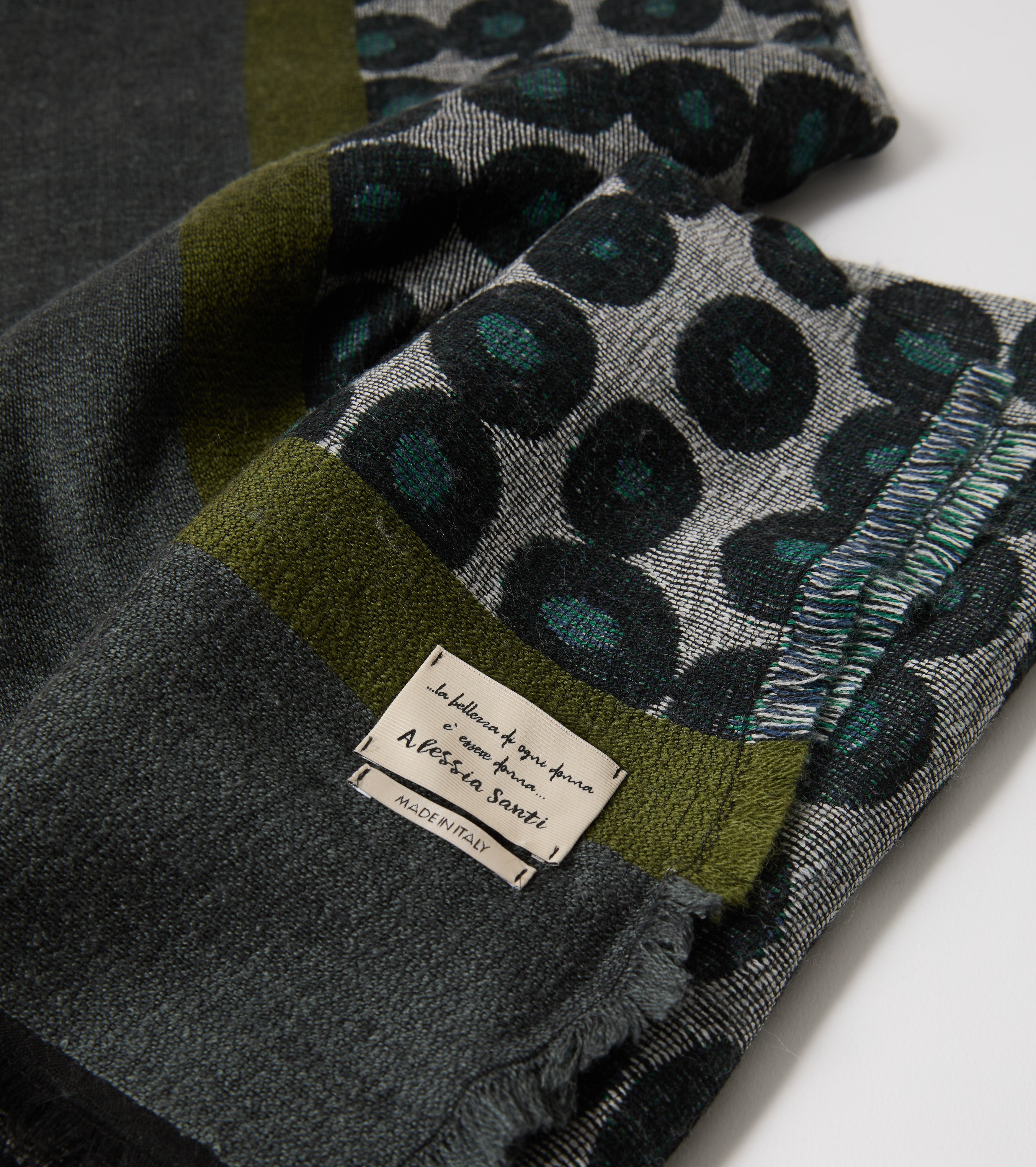 Sciarpa in lana jacquard con frange