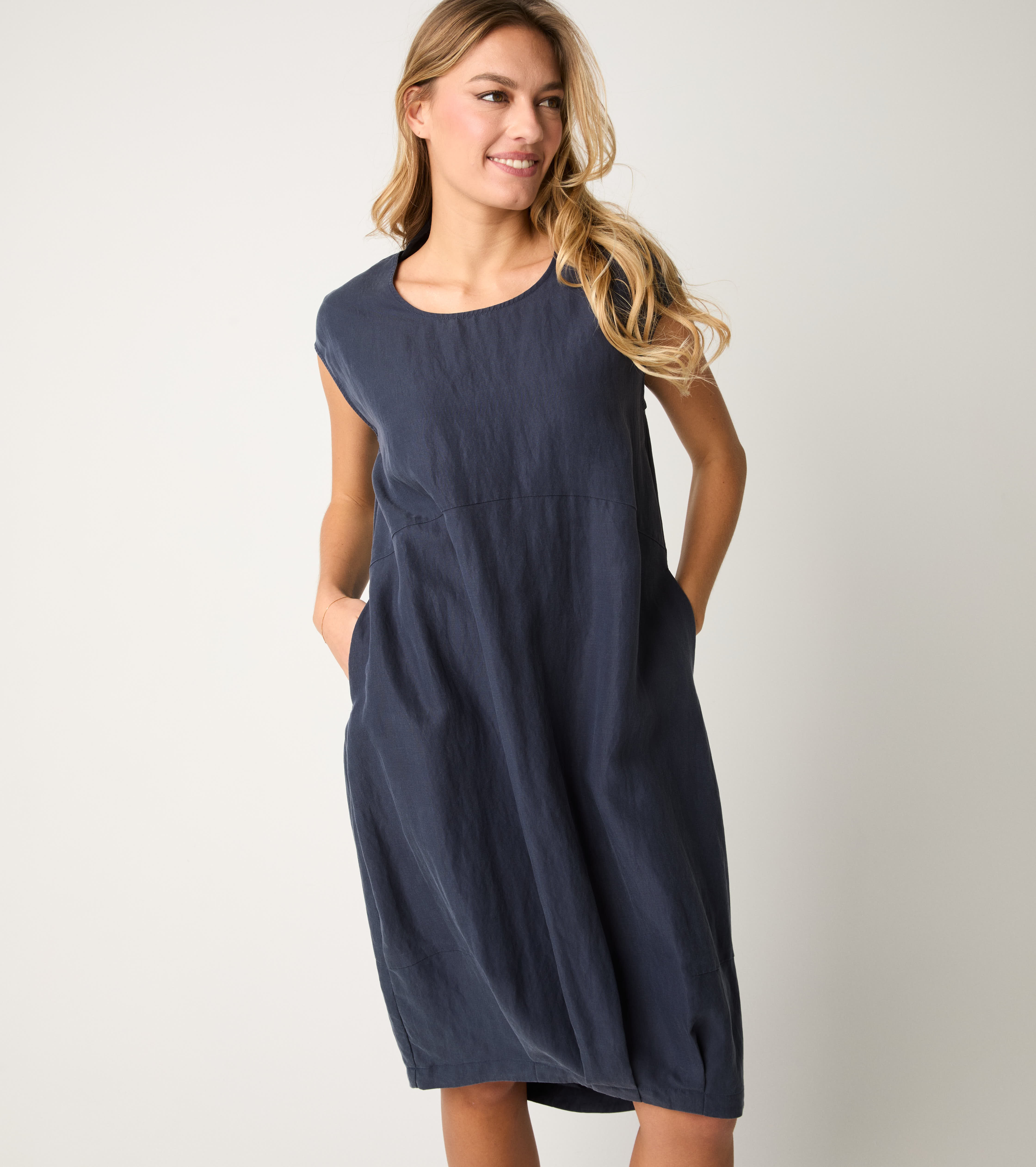 Abito con scollo rotondo blu