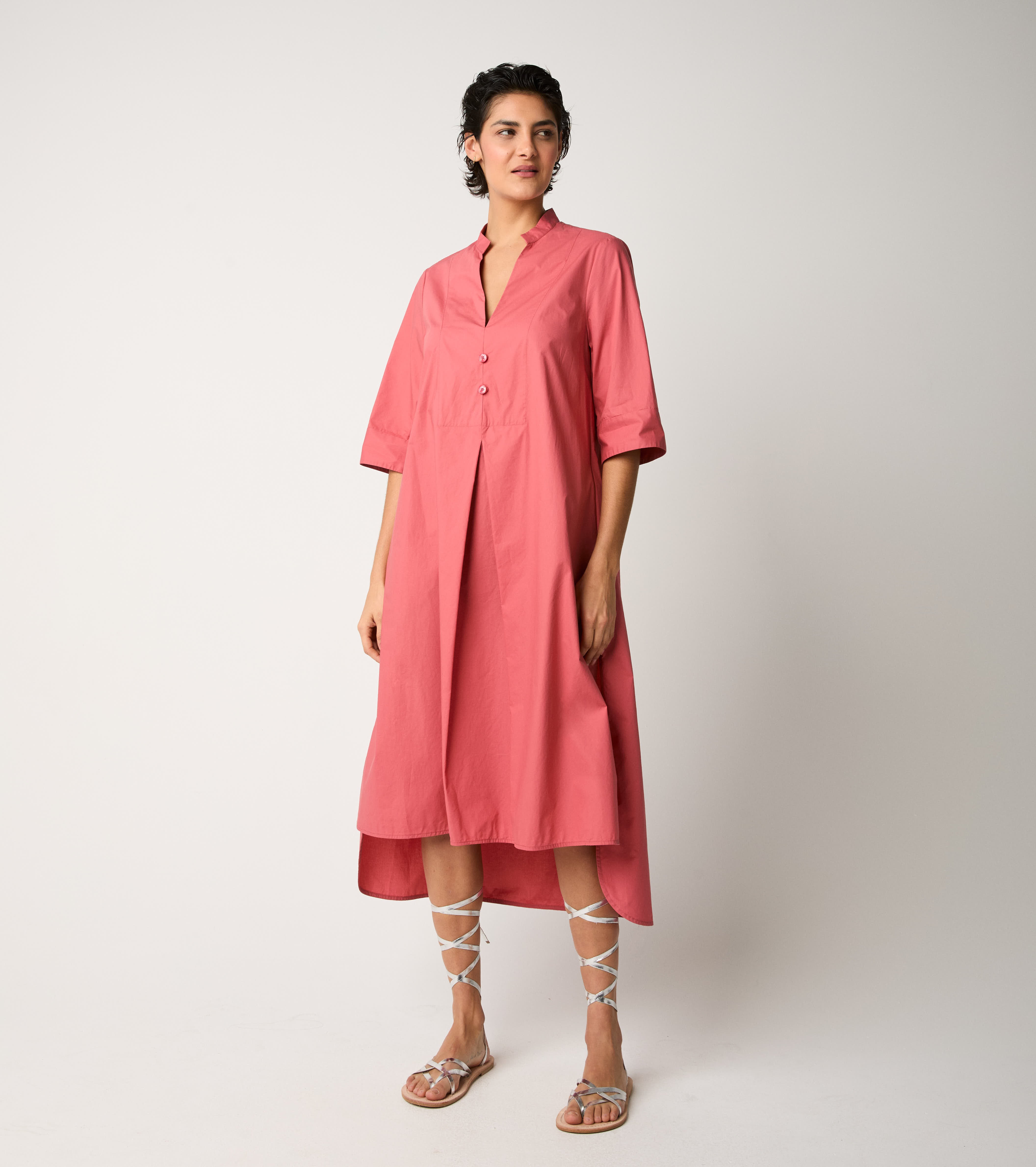 Памучна рокля с V-образно деколте в омбре