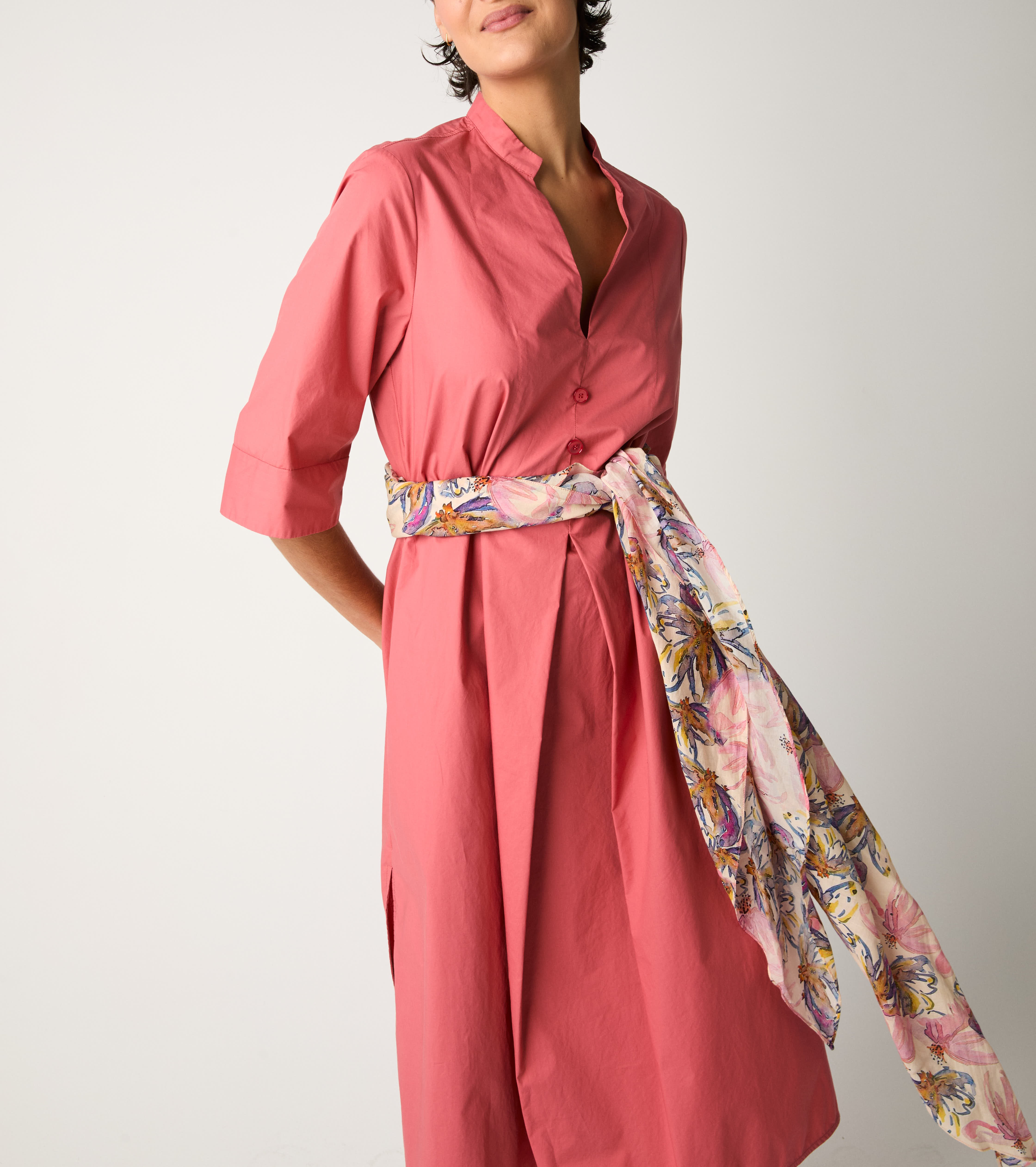 Памучна рокля с V-образно деколте в омбре