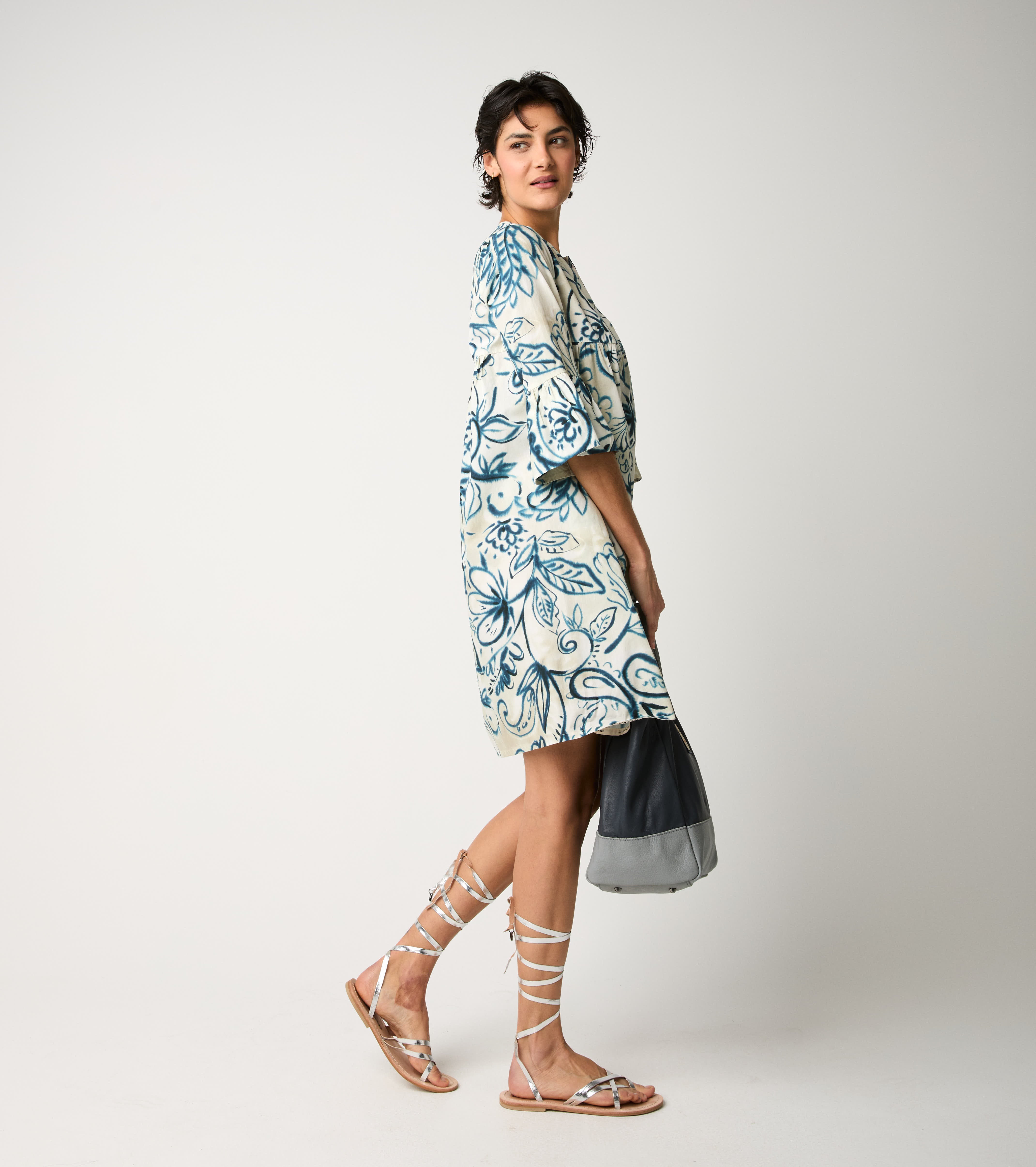 Флорална рокля с три-четвърти ръкави цвете