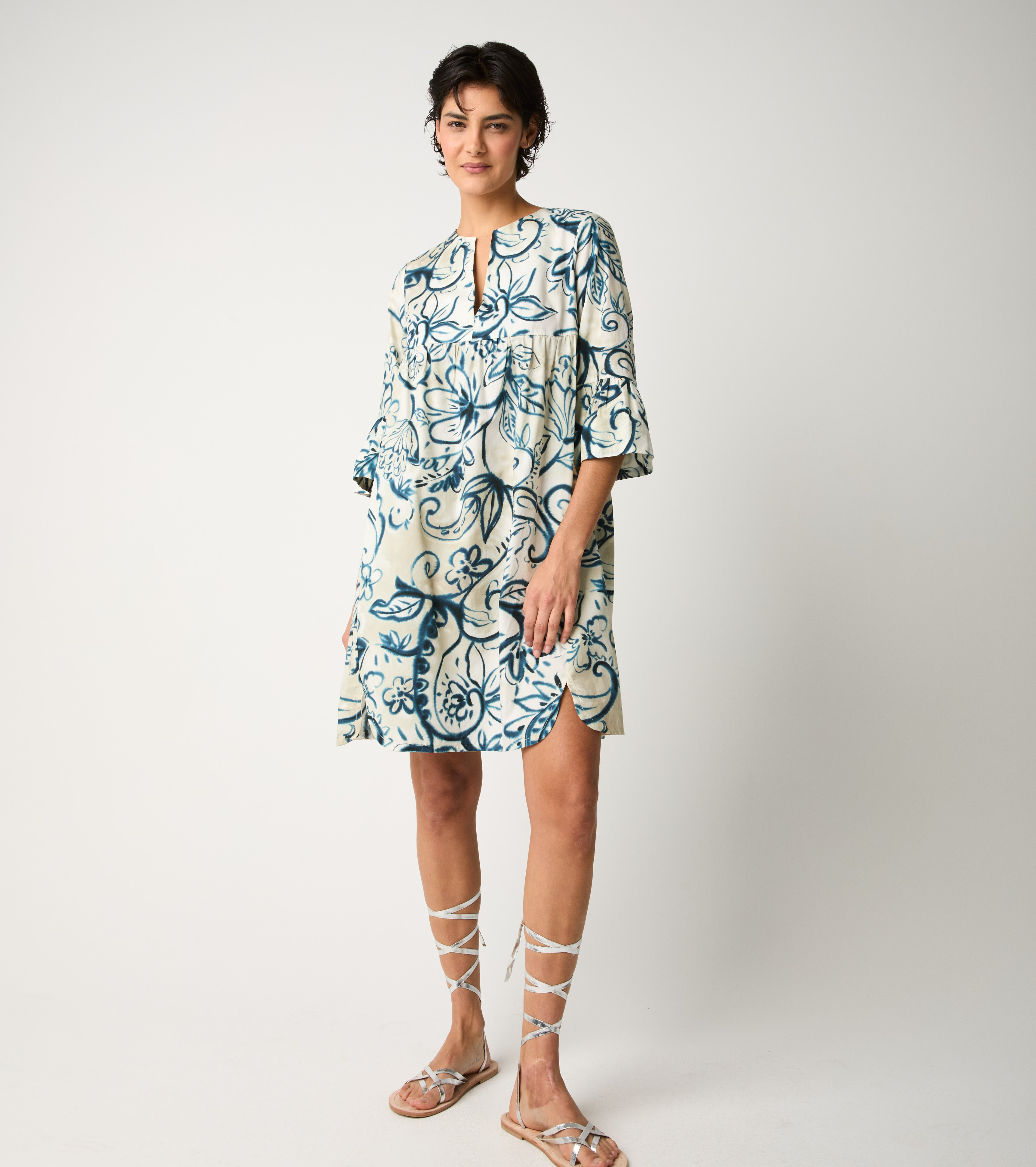 Abito floreale con maniche a tre quarti fiore