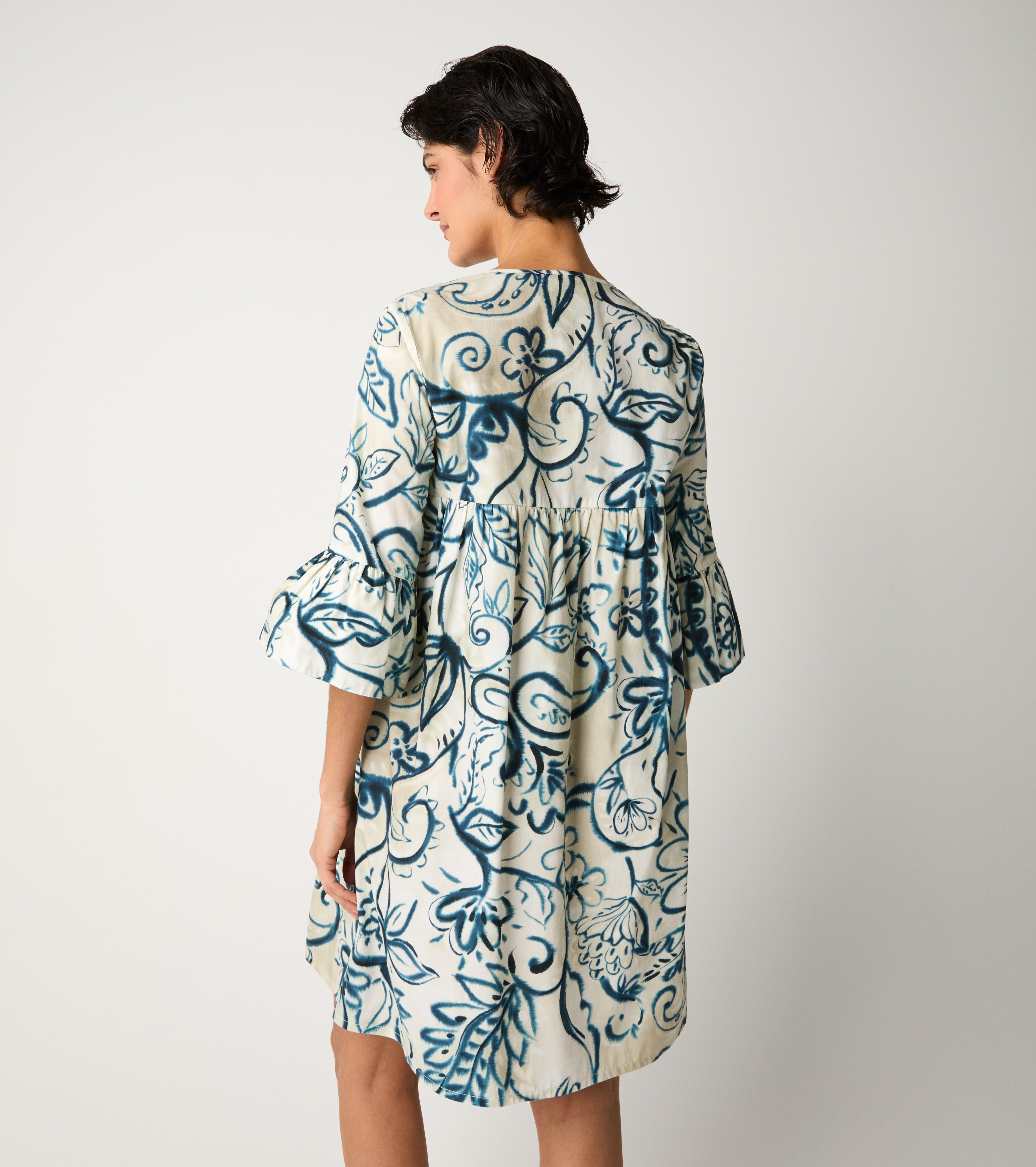 Флорална рокля с три-четвърти ръкави цвете