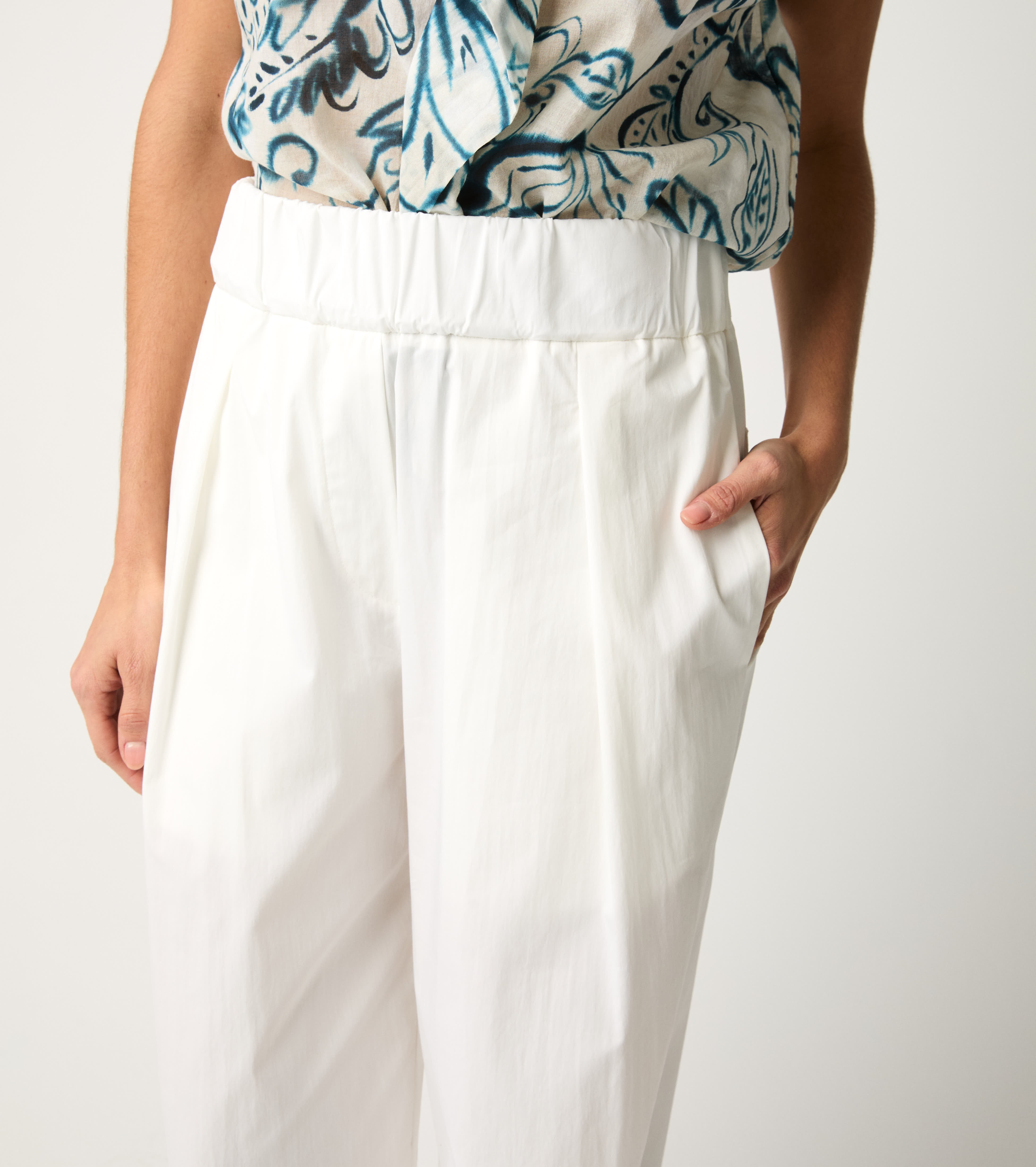 Pantaloni cropped con pinces bianco