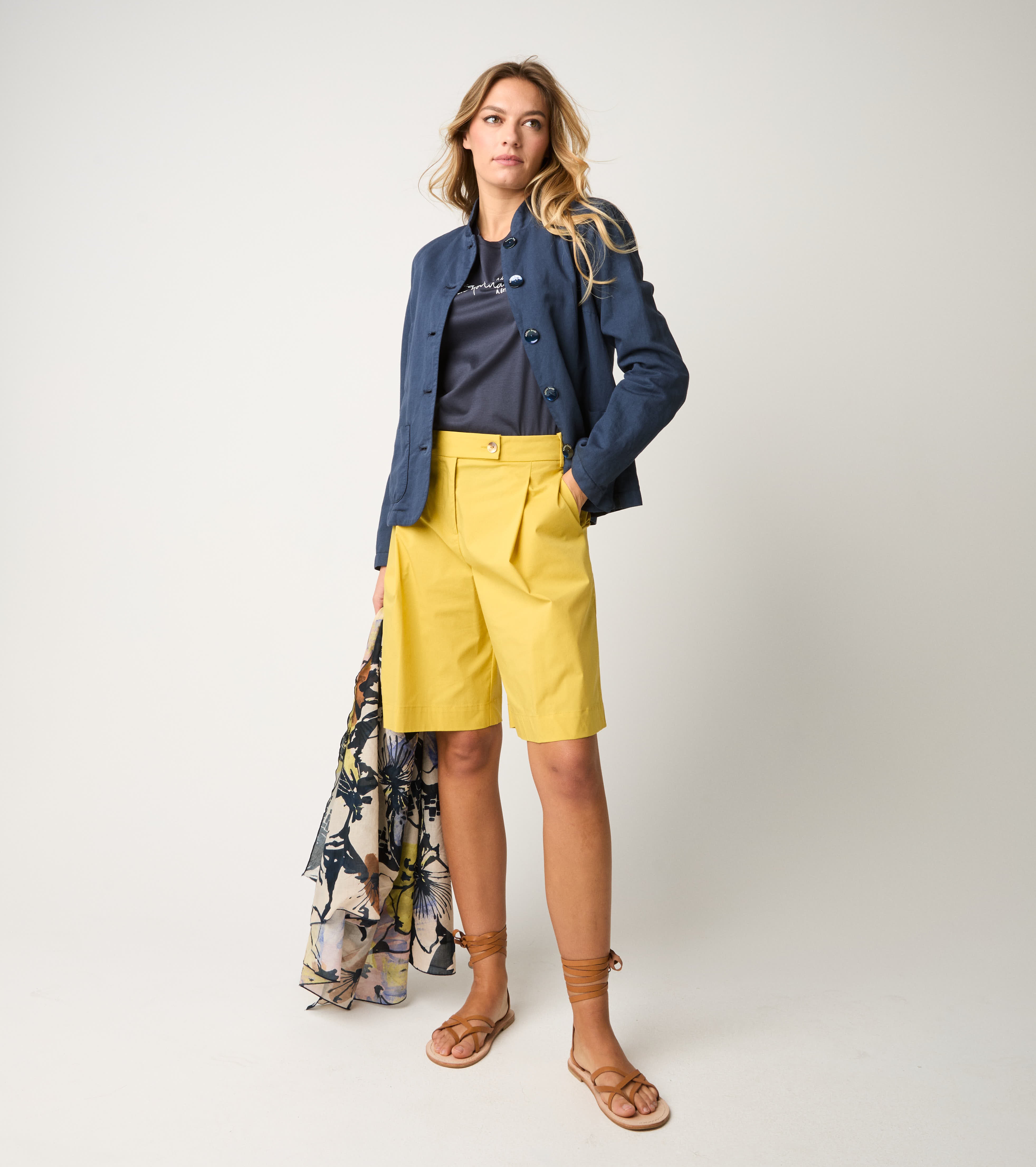 Bermuda in cotone con pinces olio