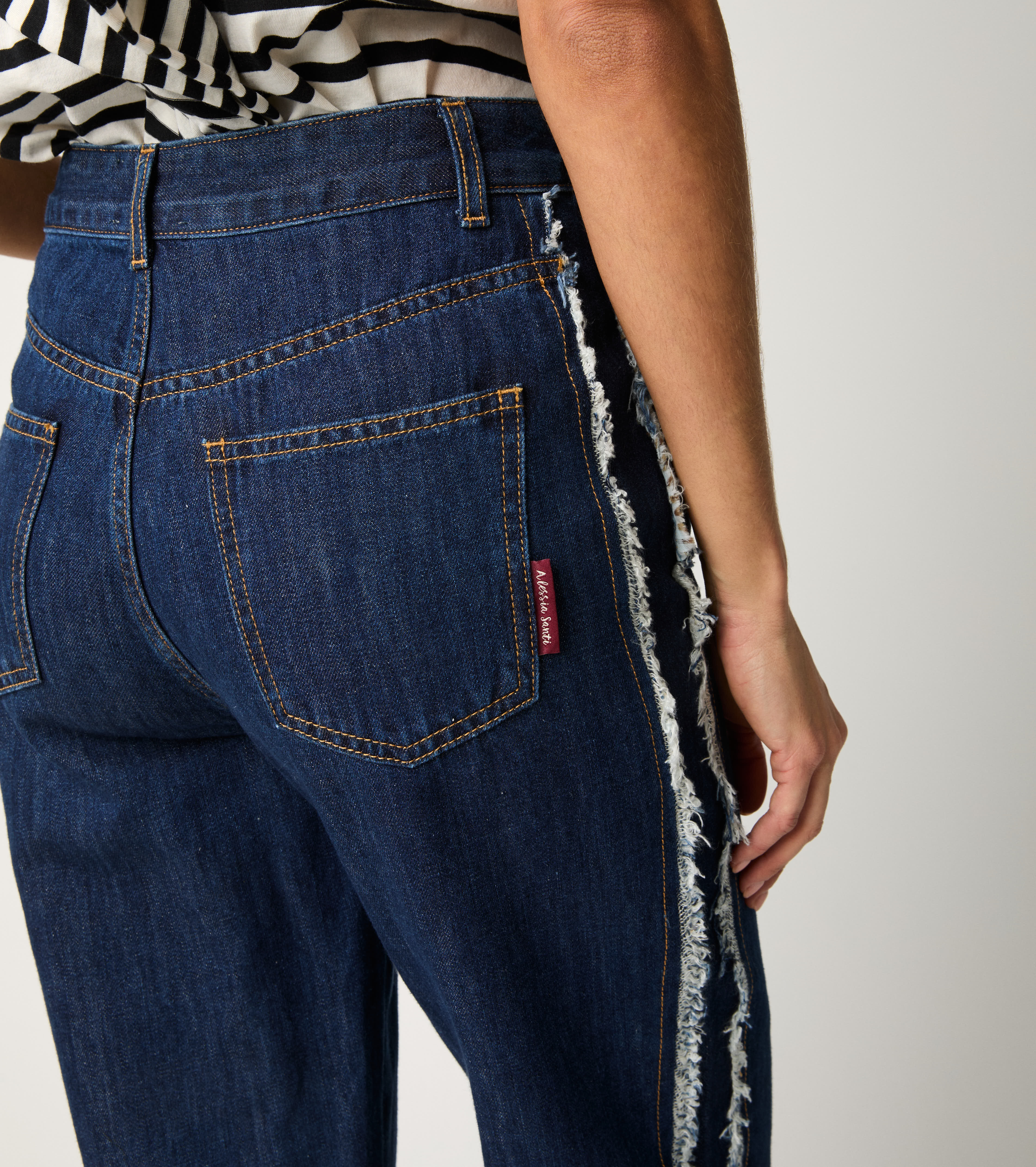 Five-pocket frayed jeans