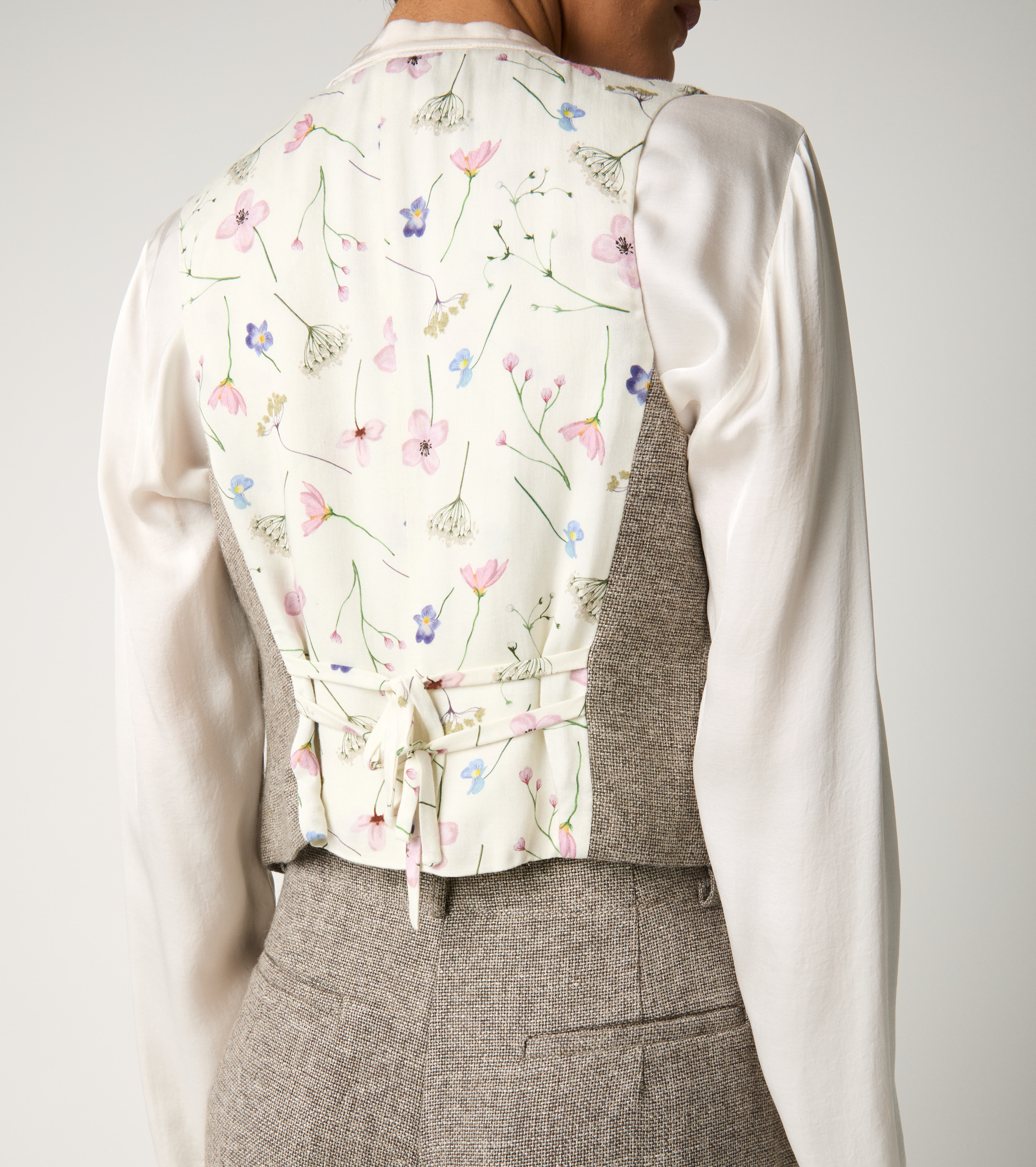 Gilet con tasche a filetto tortora