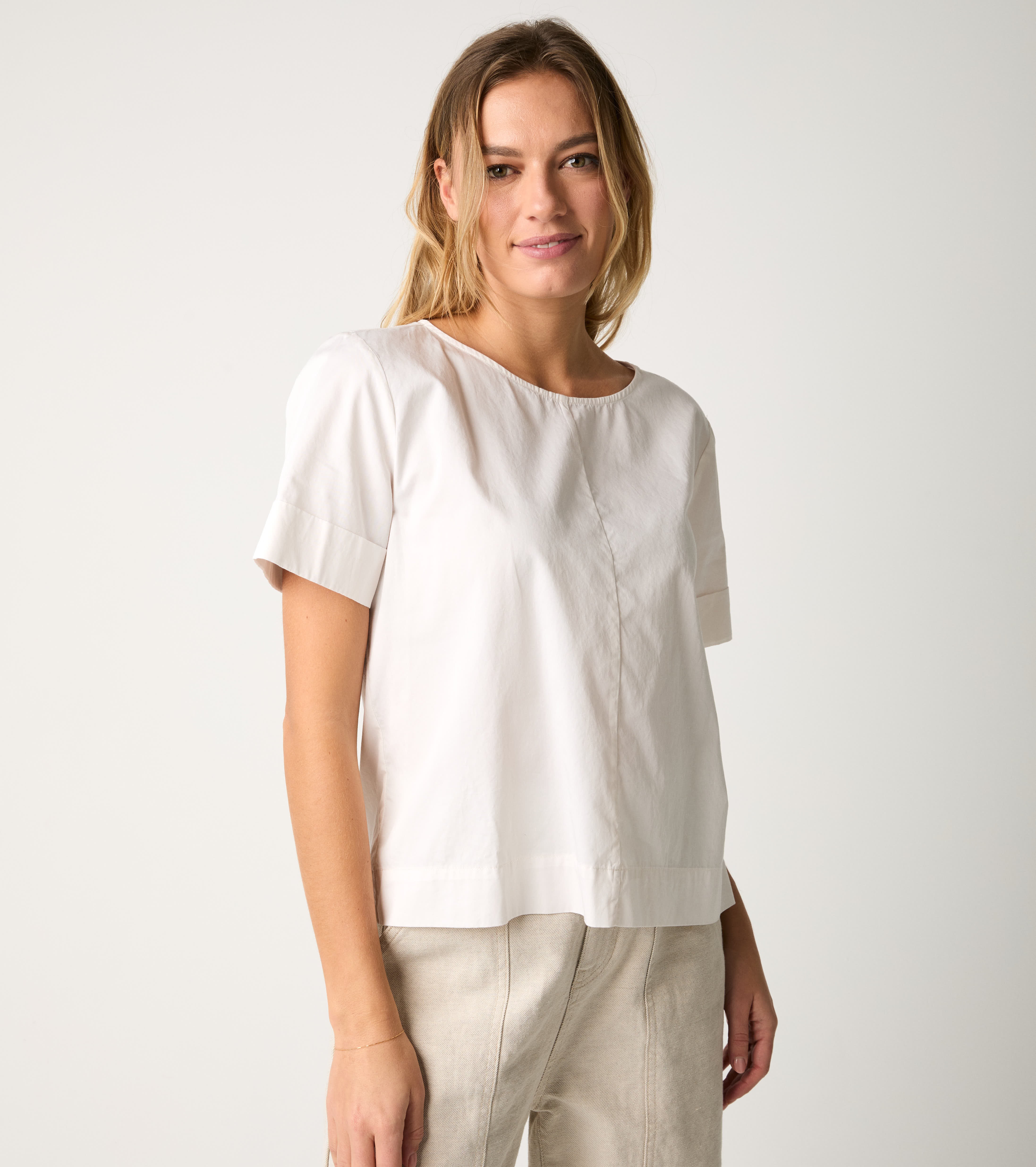Blouse with short powdery sleeves