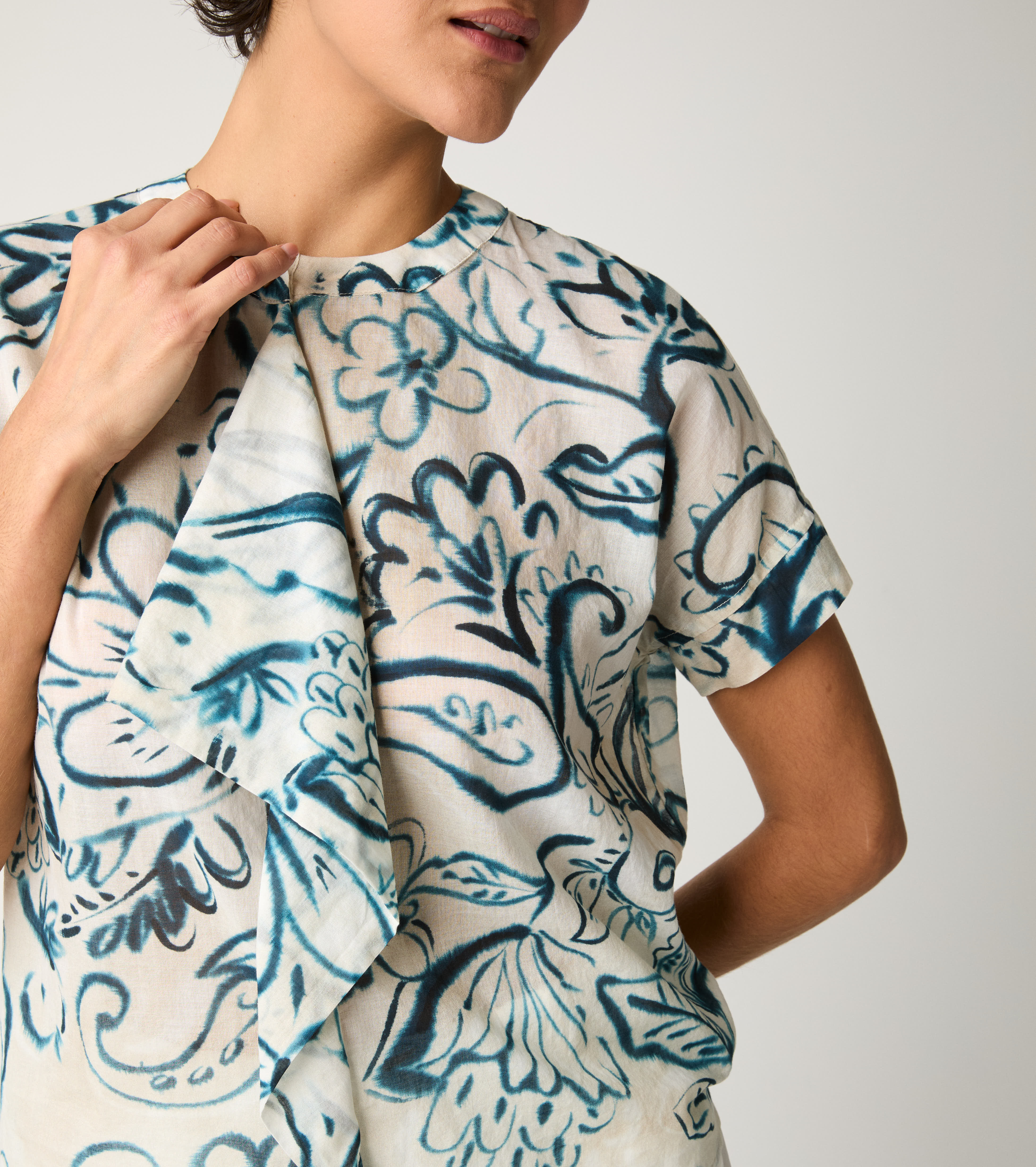 Crew-neck blouse with flower ruffles