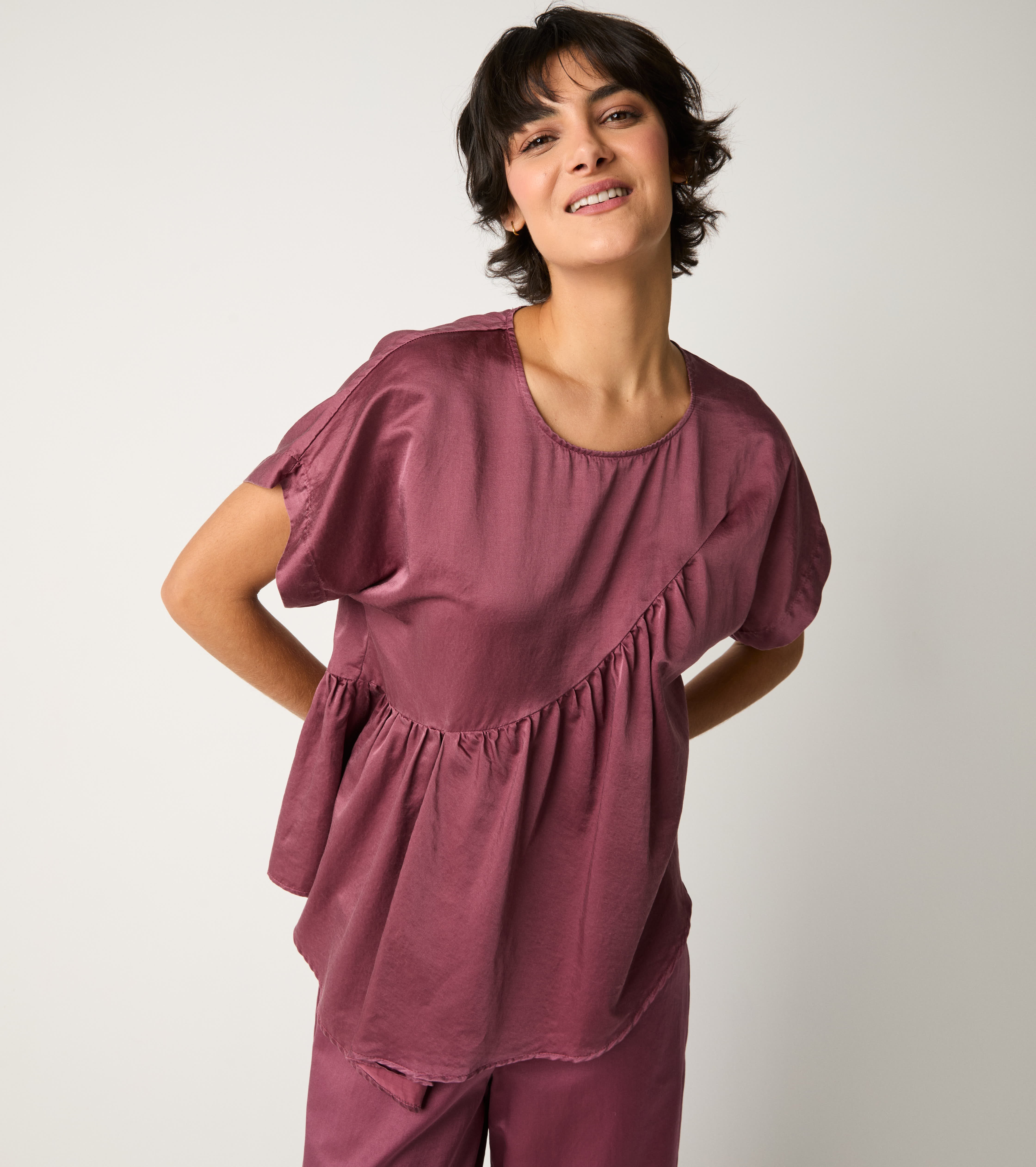 Crew-neck blouse with marmalade pleats