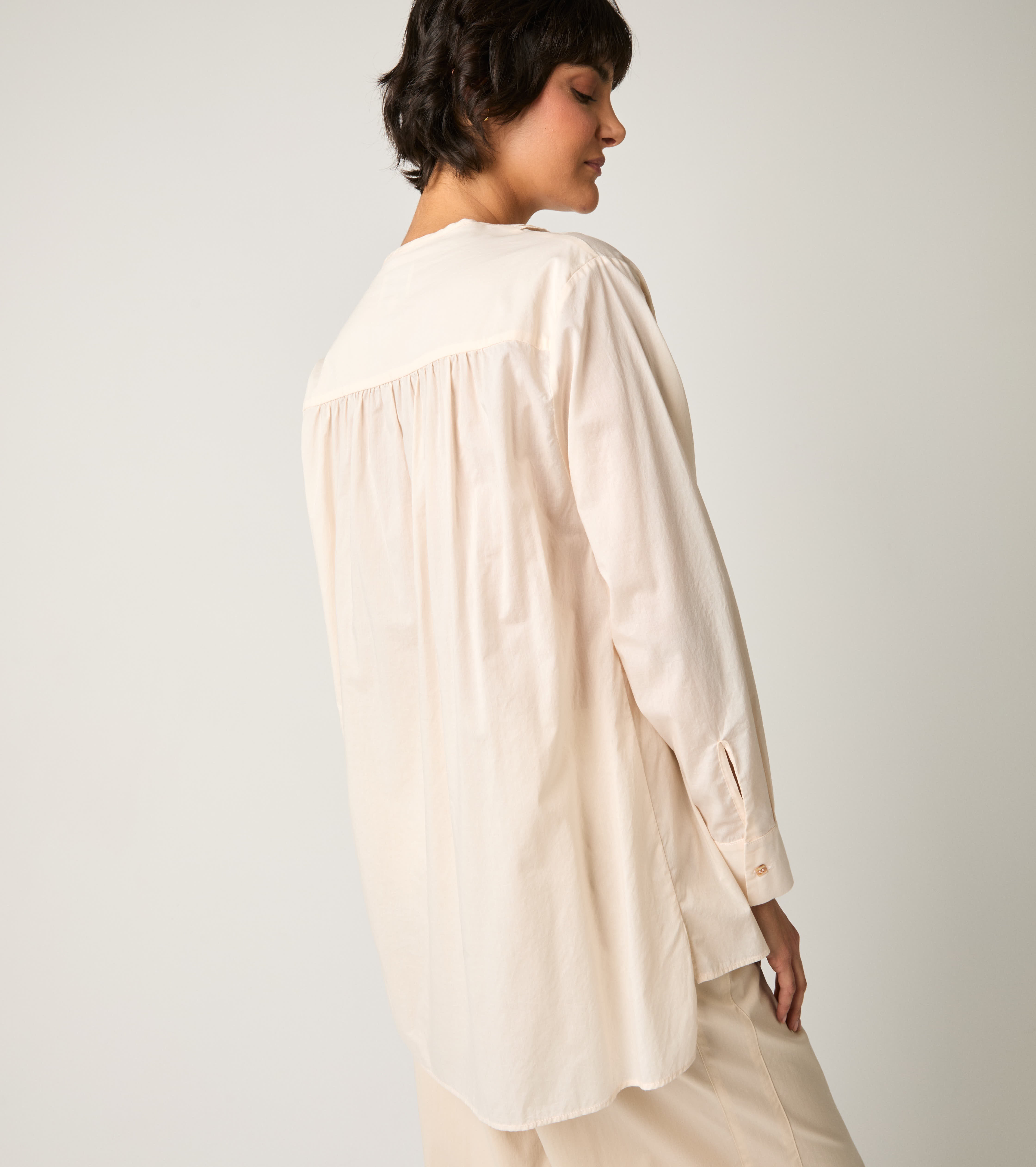 Блуза Salina с копчета и волани