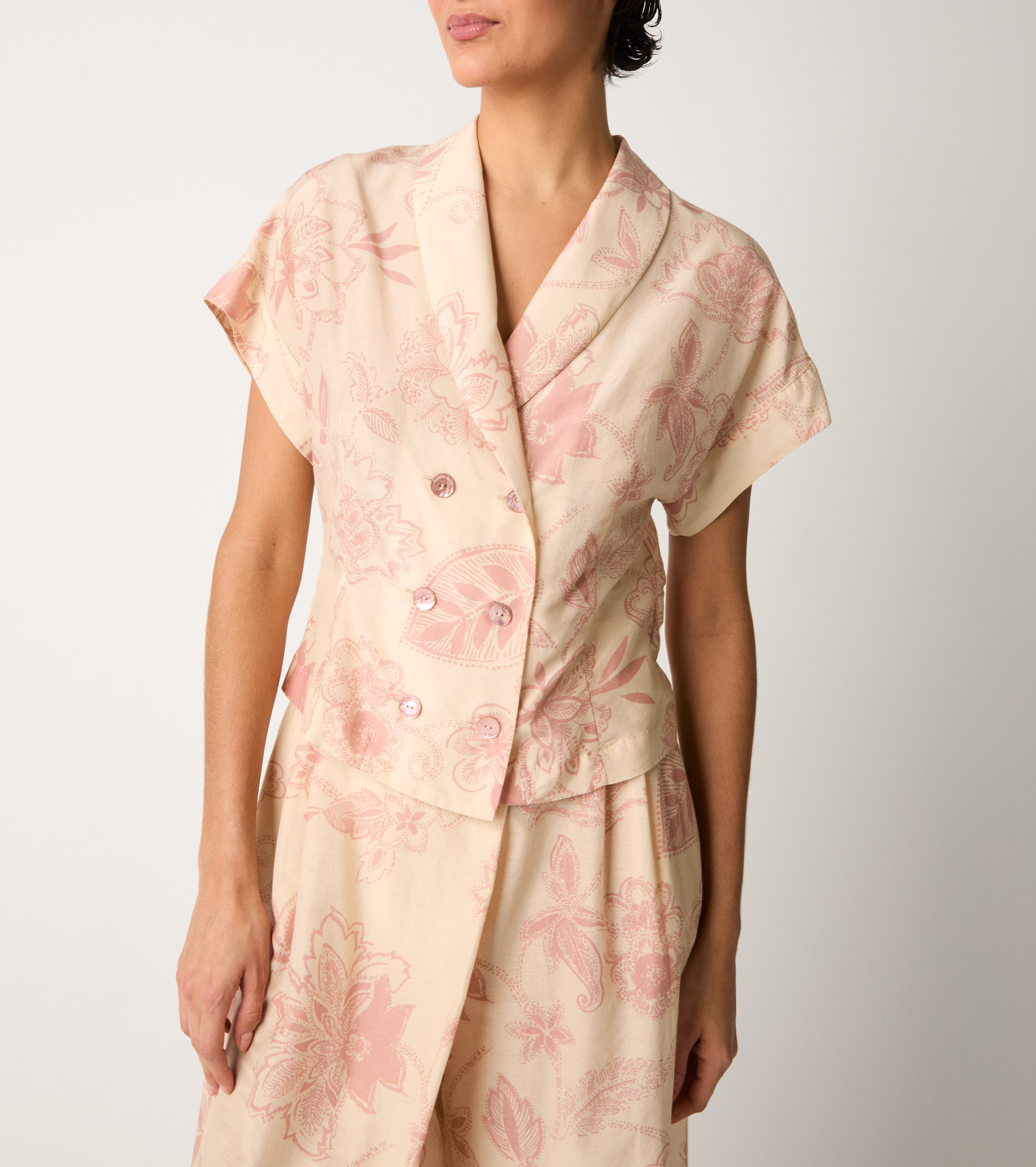 Double-breasted shirt with wine lapels