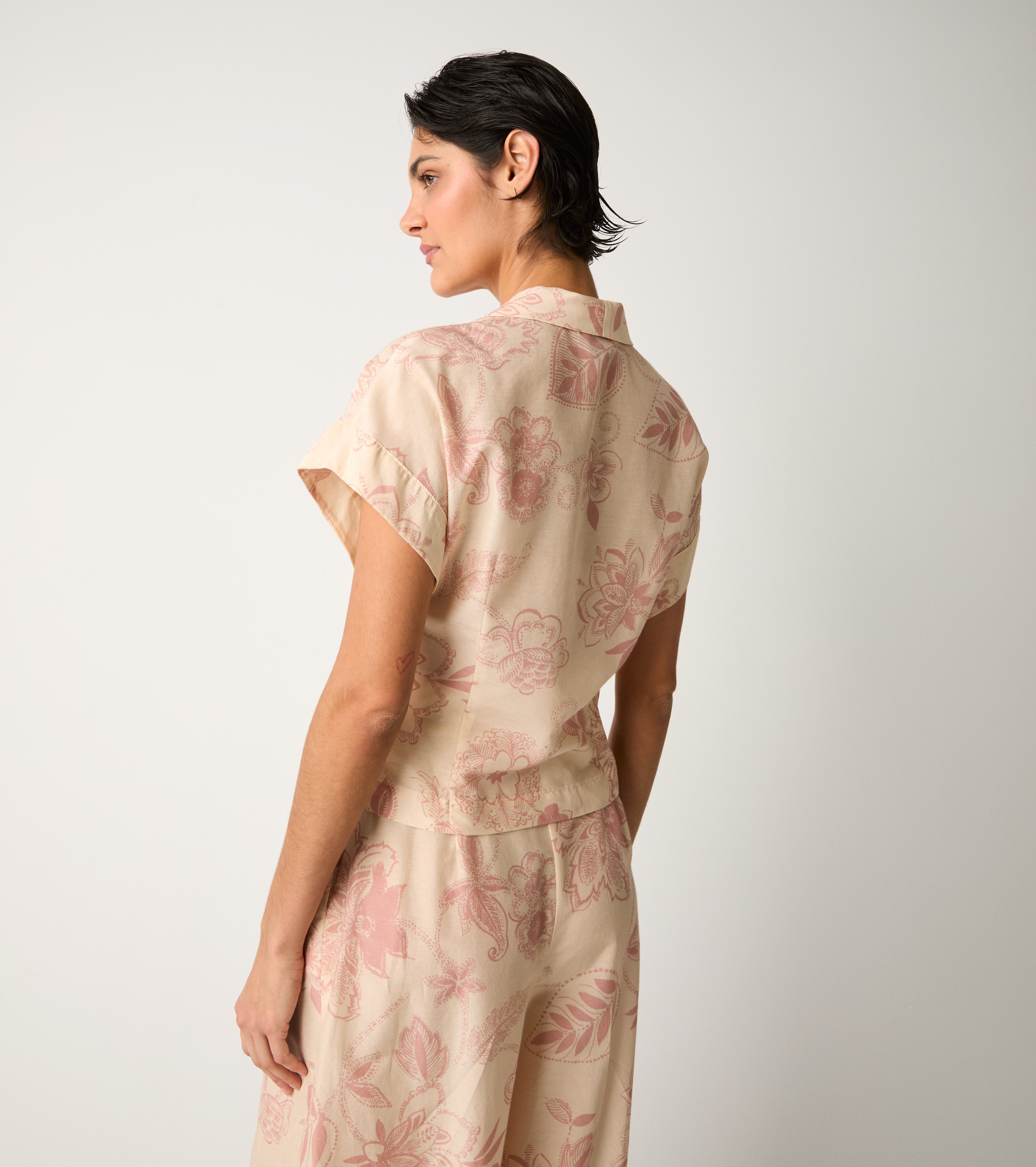 Double-breasted shirt with wine lapels