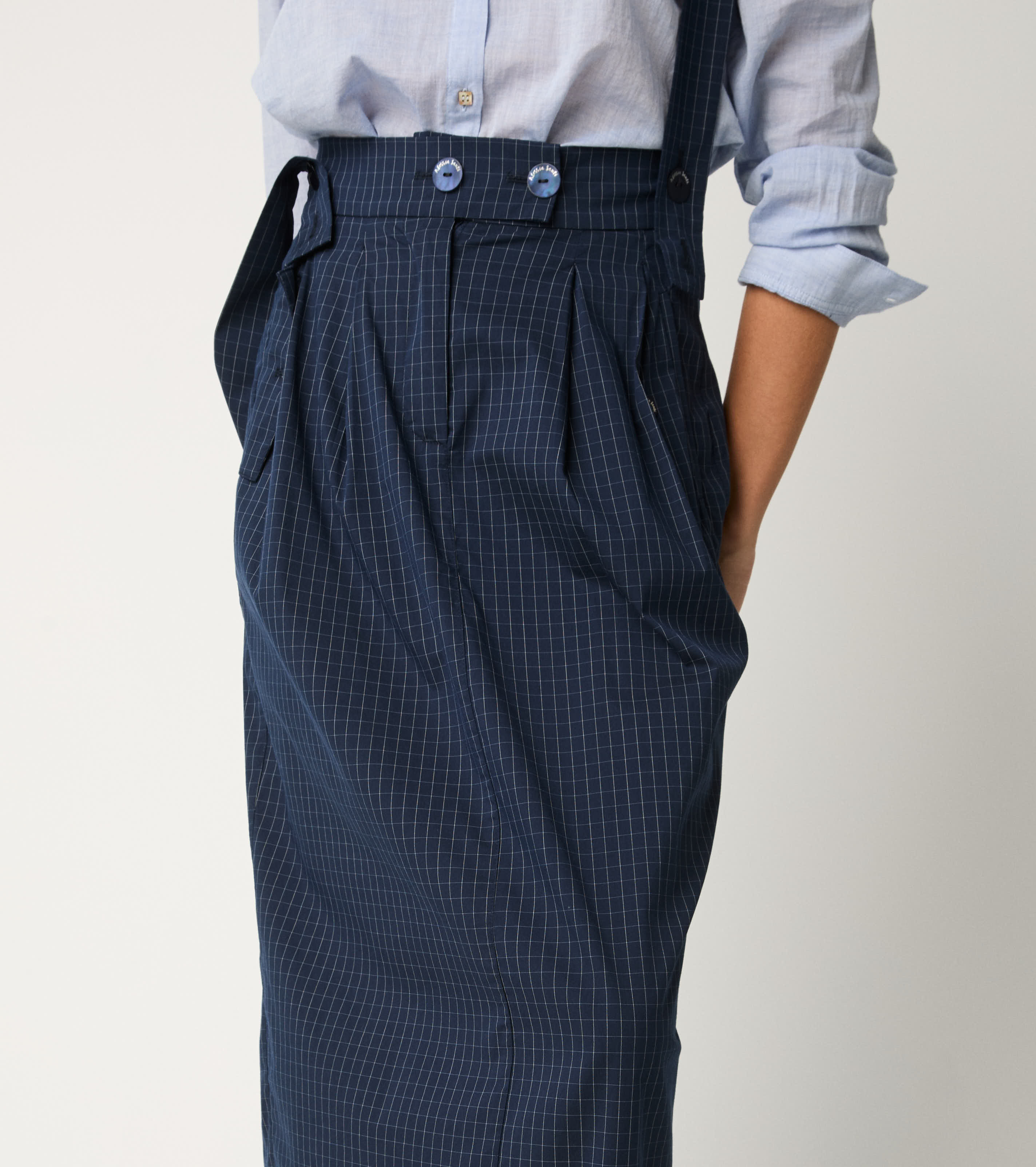 Gonna check con bretelle blu