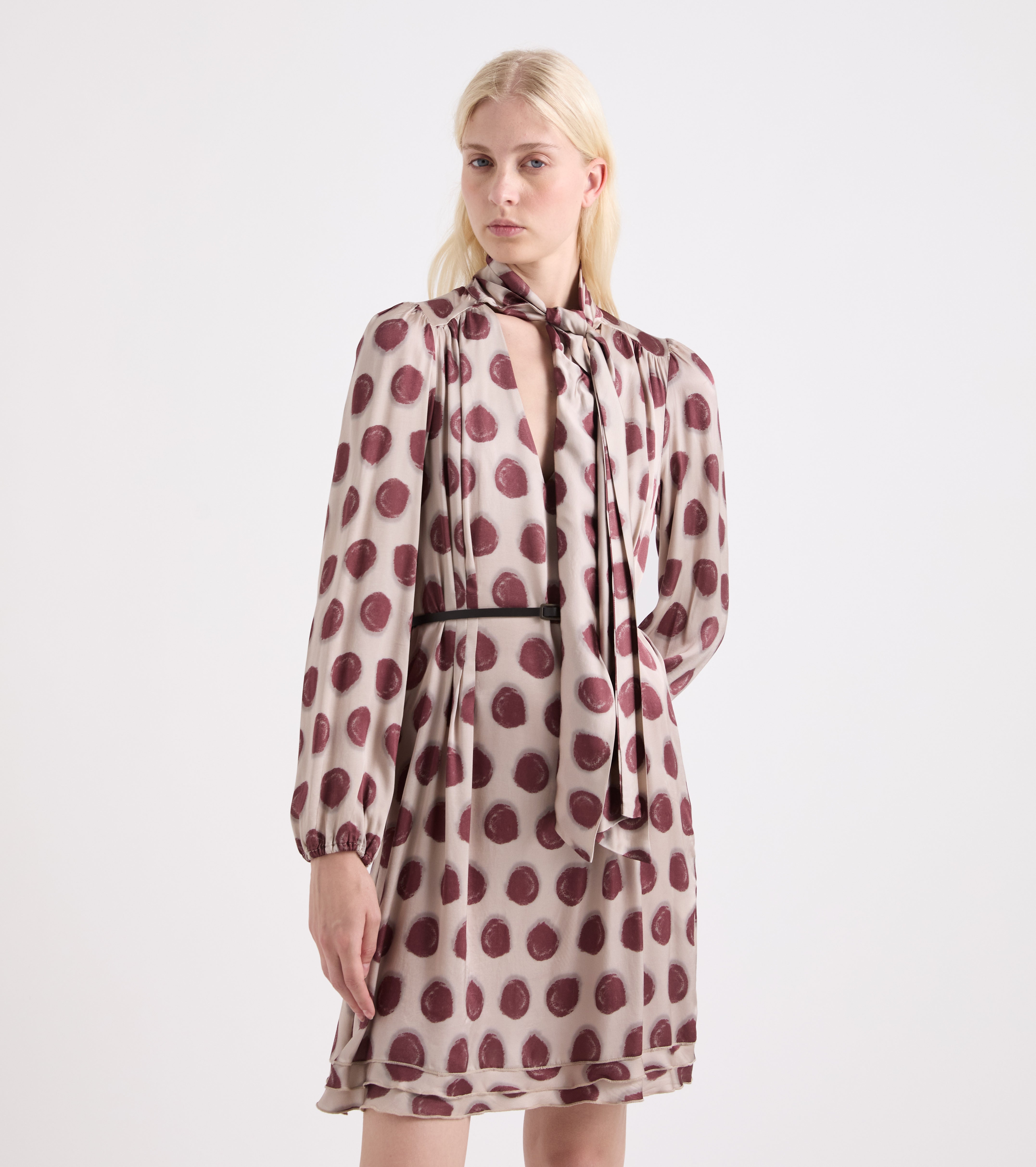 Abito con scollo a V e foulard blue